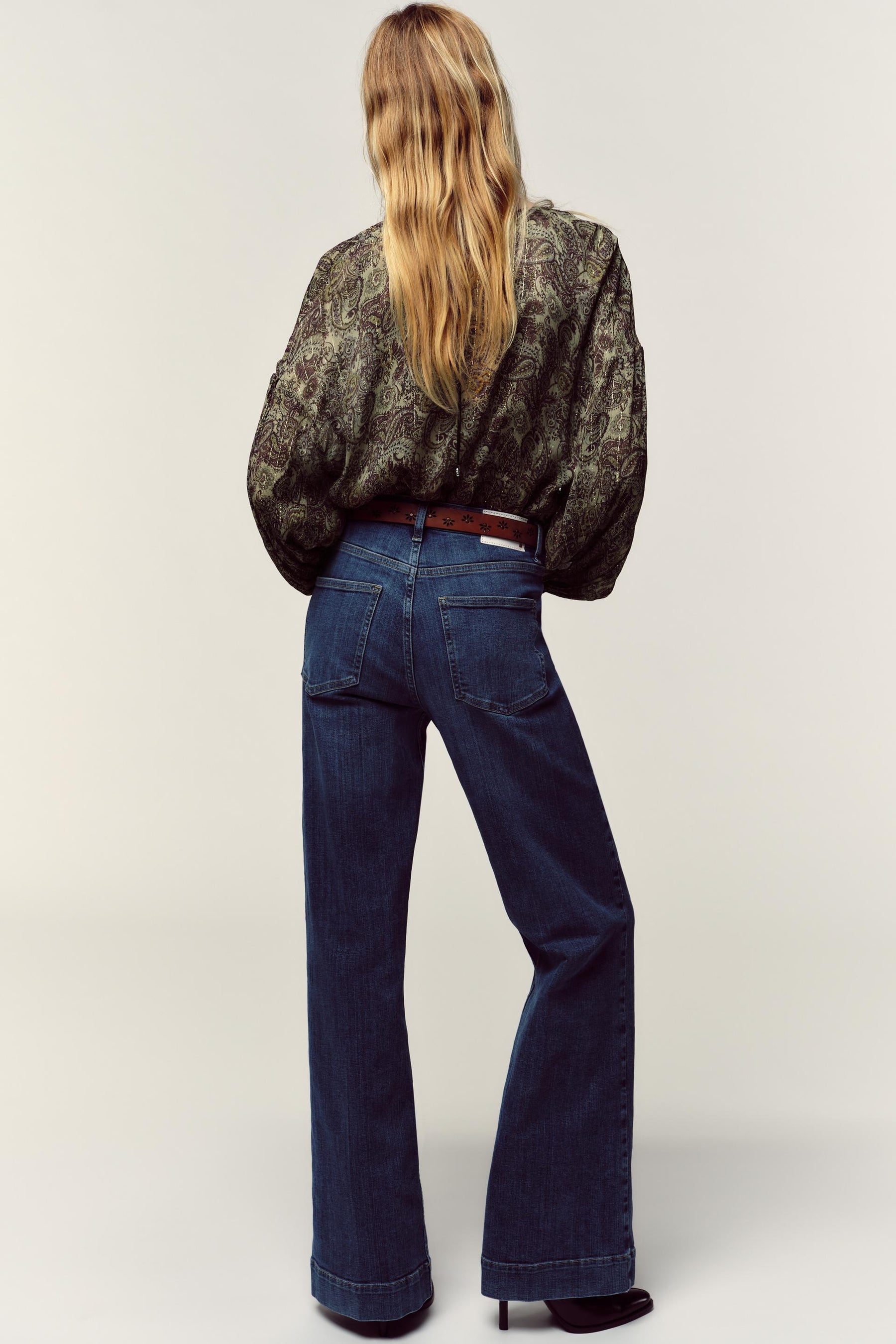 HIGH-WAIST FLARE JEANS