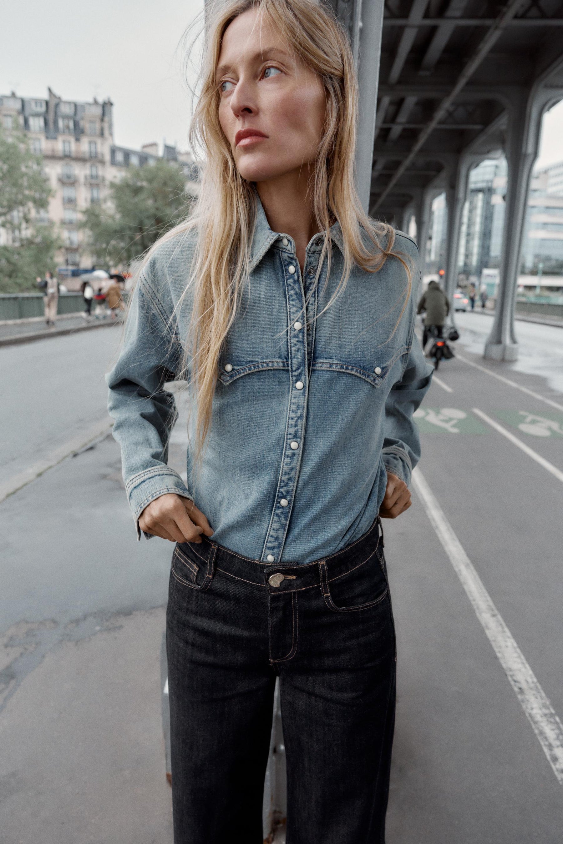 High-waist wide-leg jeans