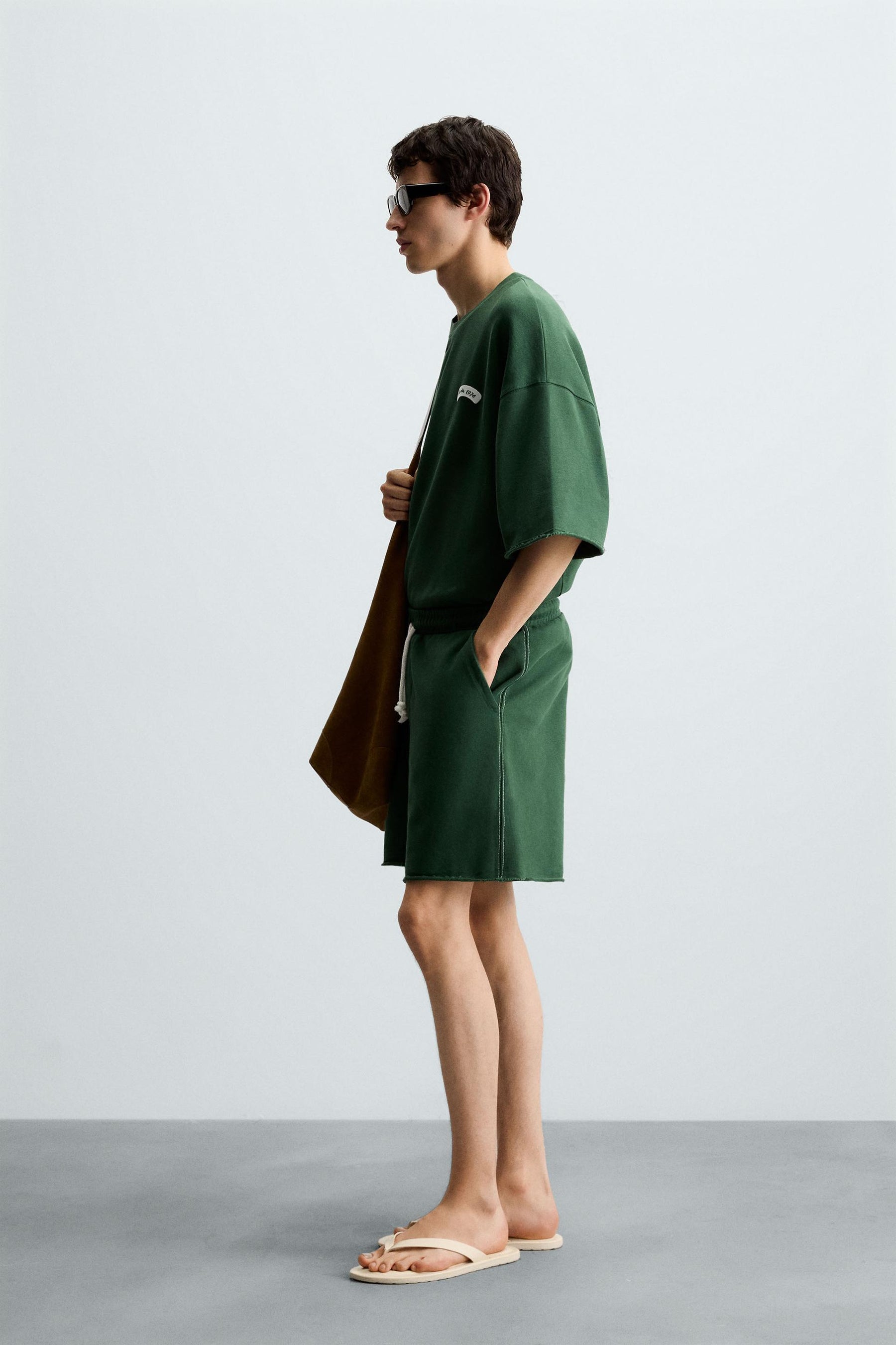 SWEATSHIRT WITH CONTRAST PATCH - Image 4