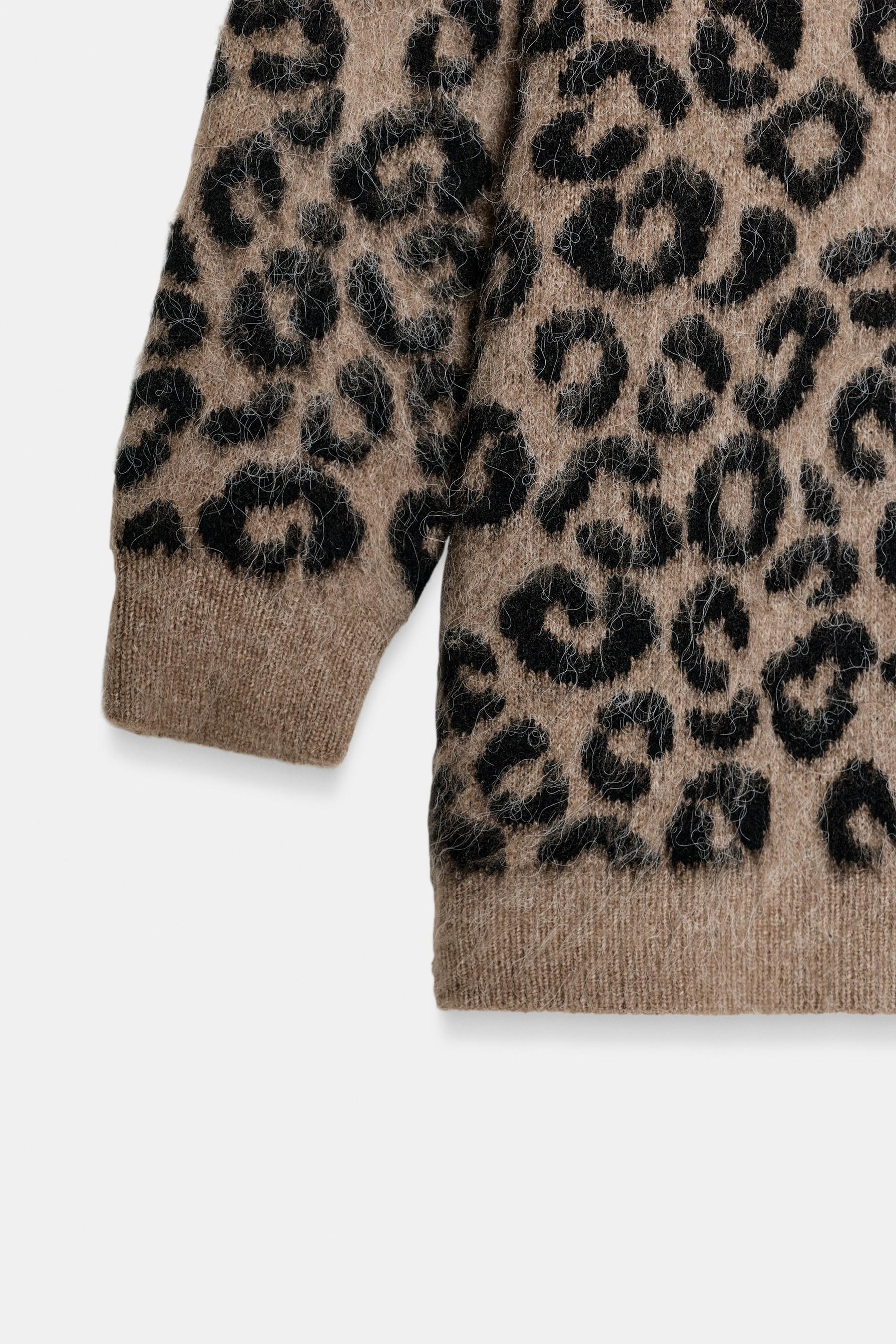 ANIMAL JACQUARD CARDIGAN