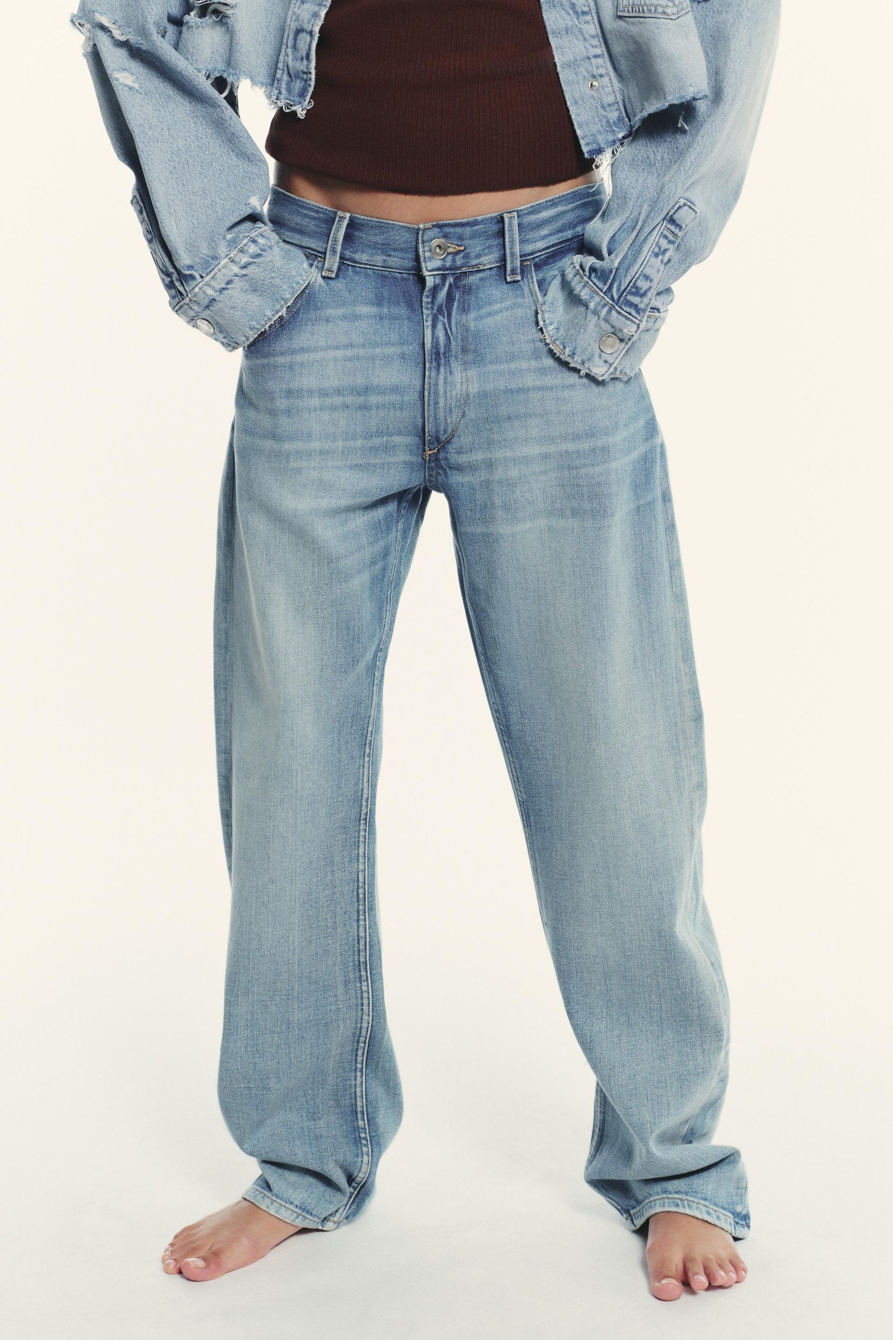 Straight mid-waist belted jeans