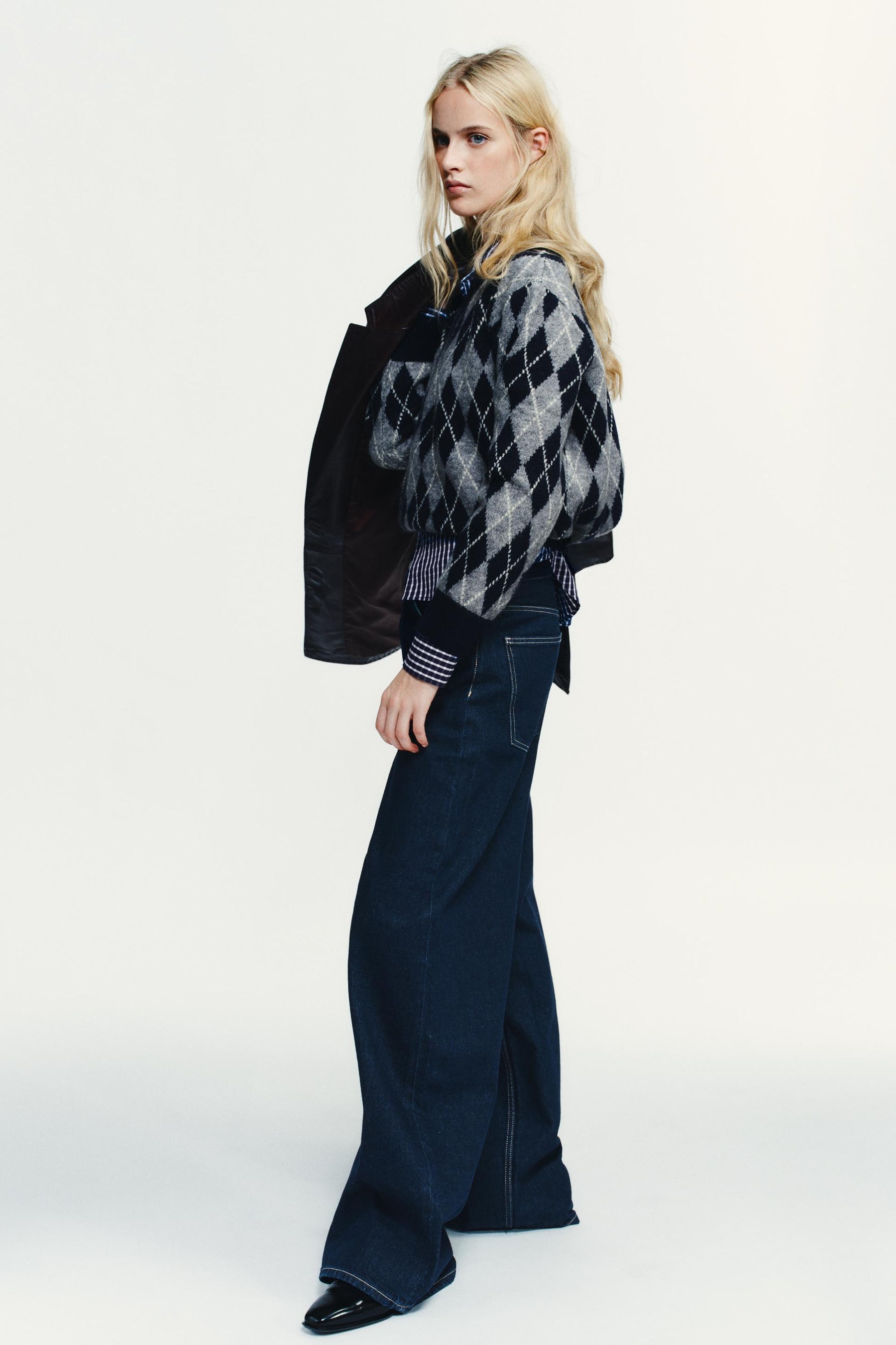 High-waist wide-leg jeans