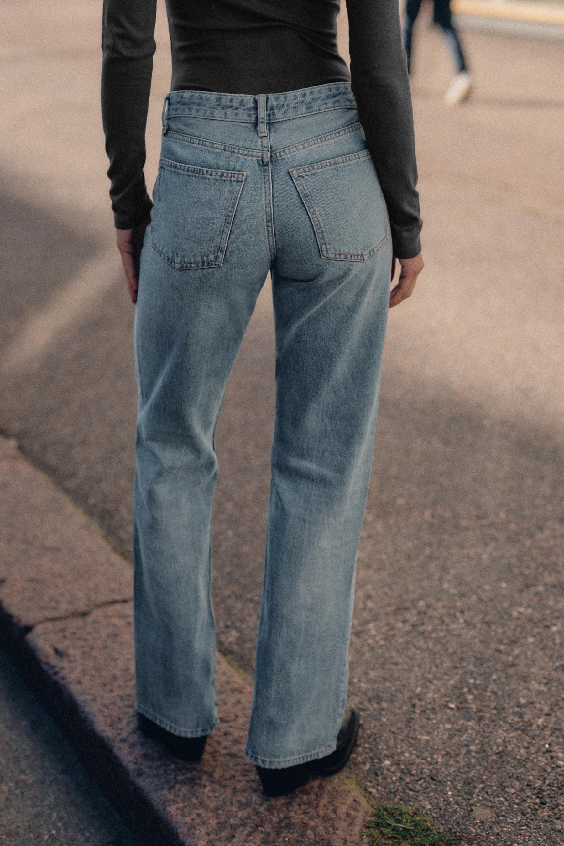 Wide-Leg Mid-Waist Jeans