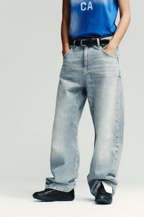 Oversized mid-waist jeans