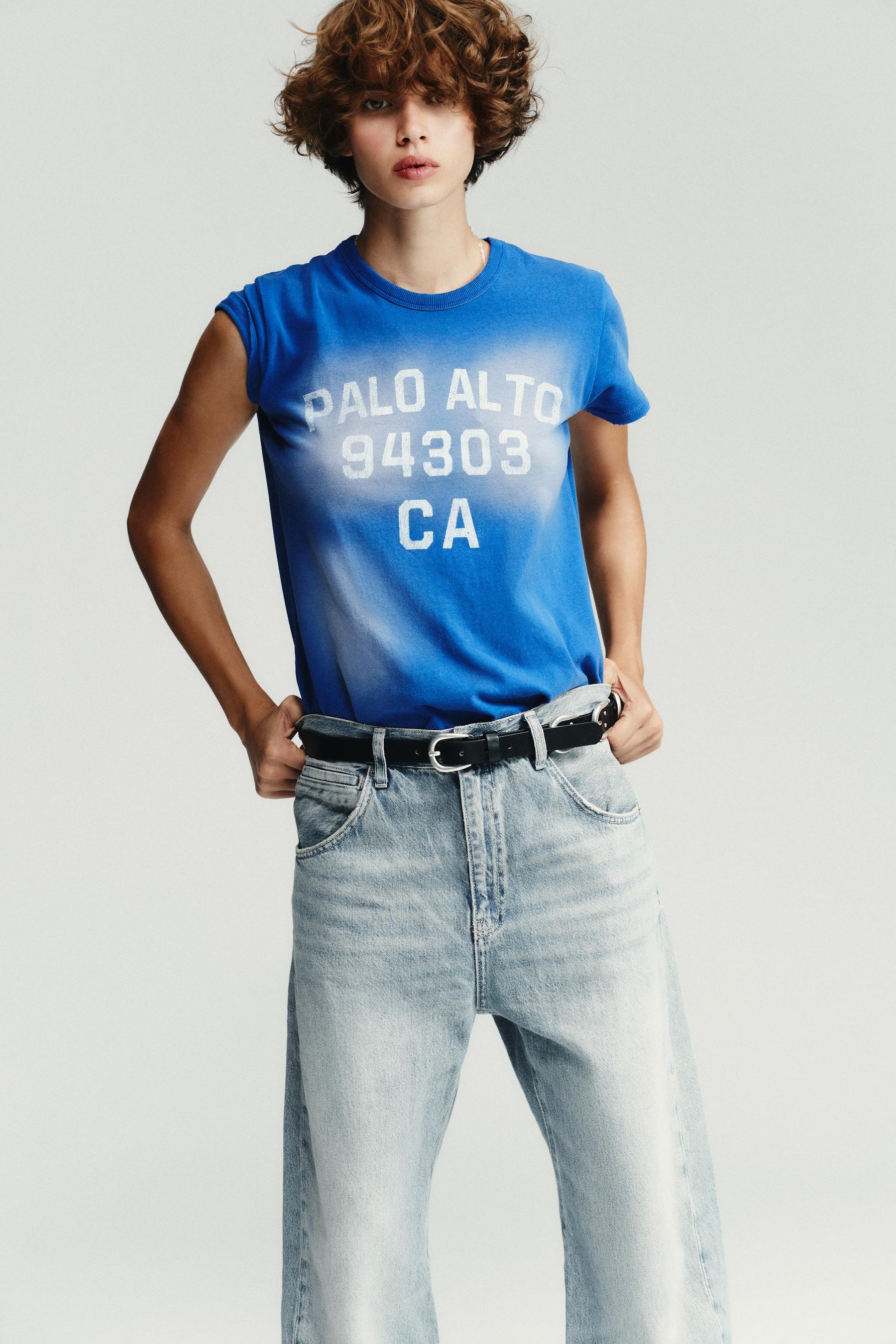 Oversized mid-waist jeans