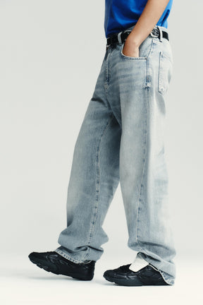 Oversized mid-waist jeans