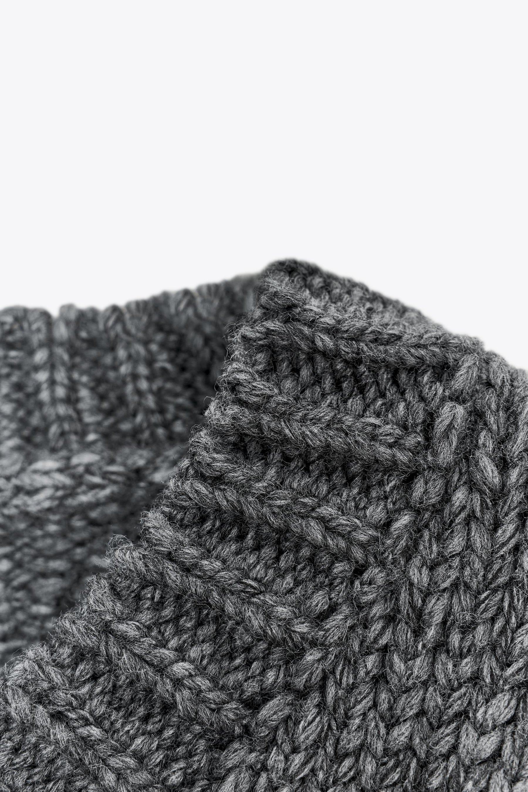 CROPPED V-NECK JUMPER