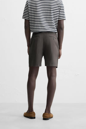 PLEATED REGULAR FIT BERMUDA SHORTS - Image 3