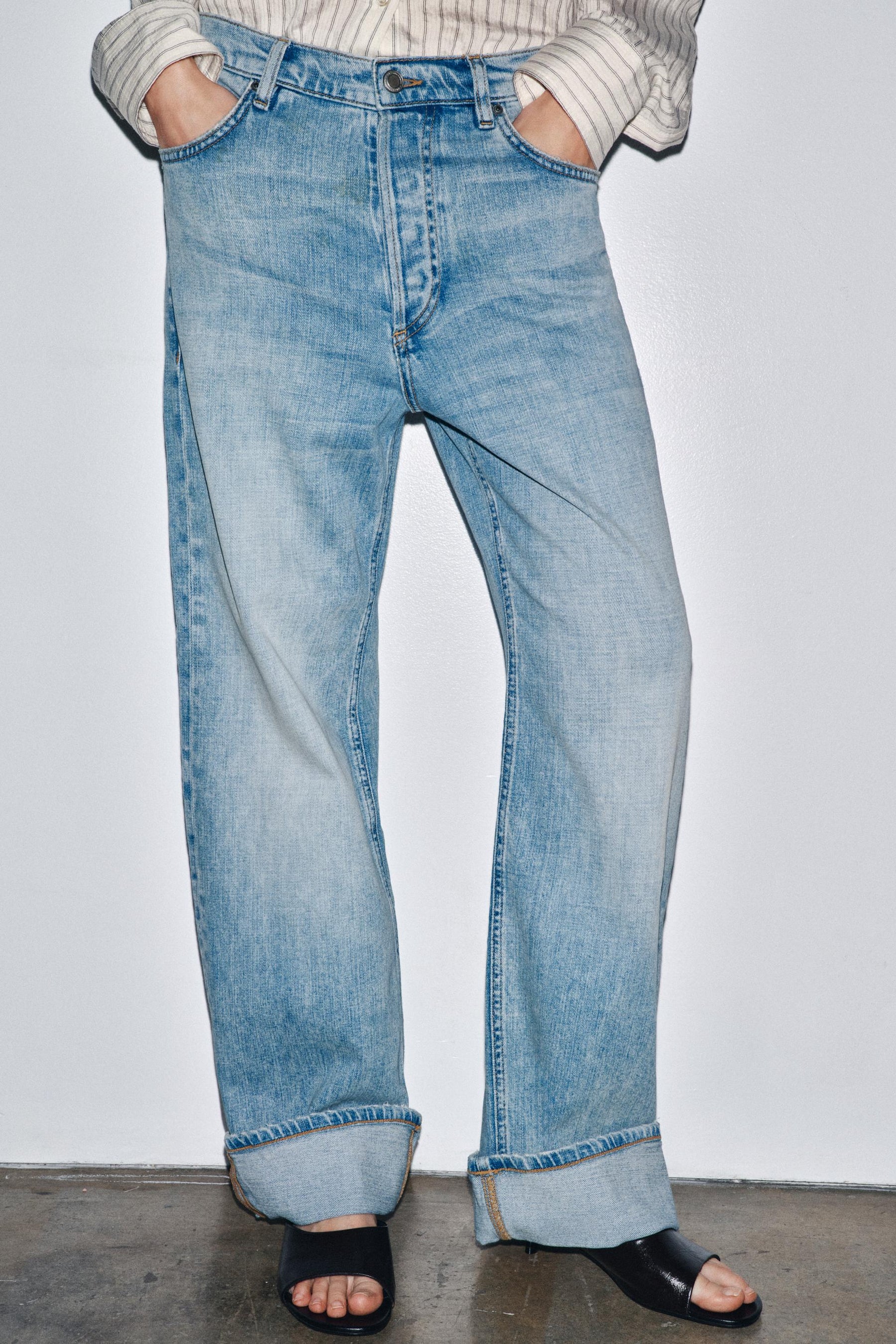 Baggy Low-Rise Jeans