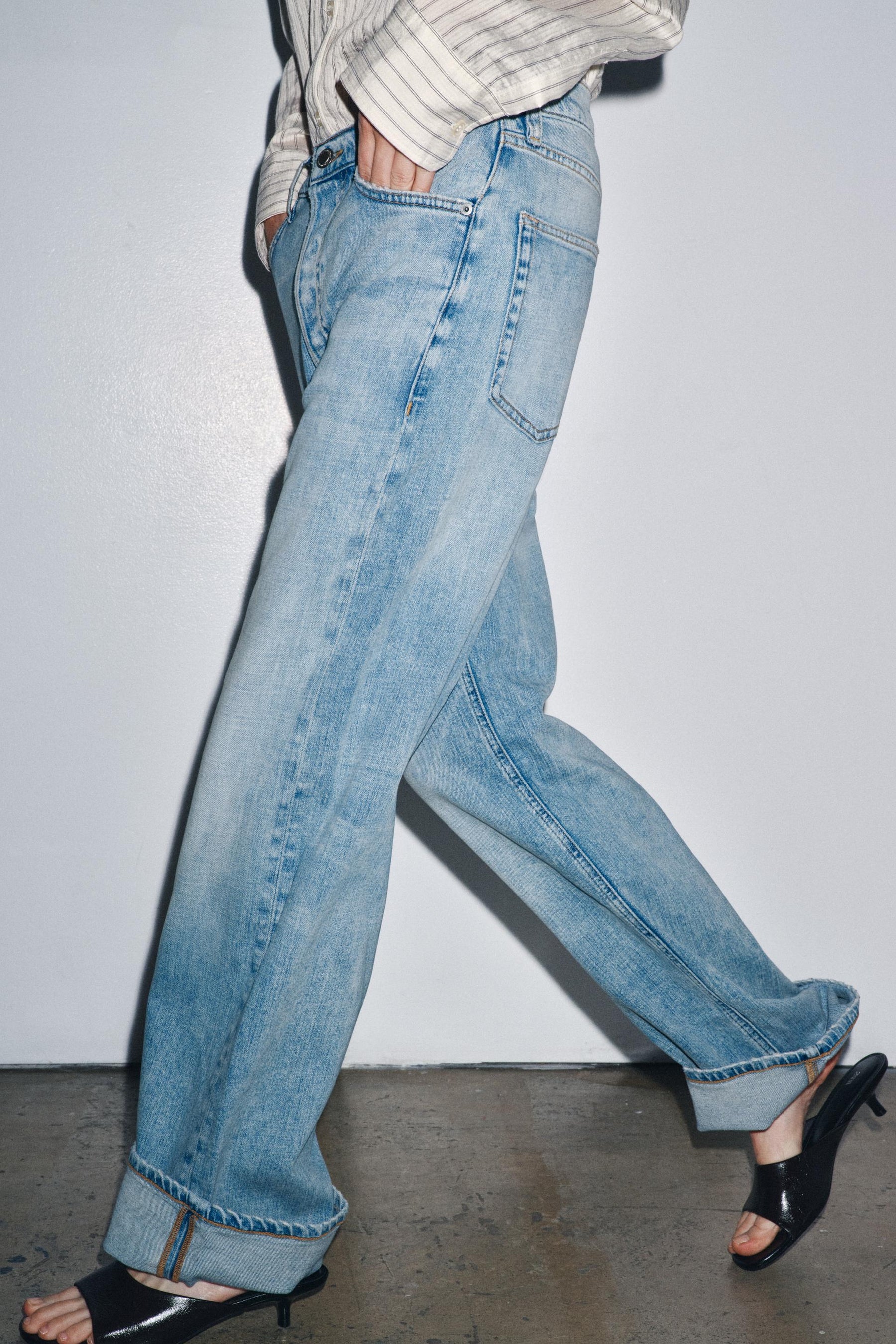 Baggy Low-Rise Jeans