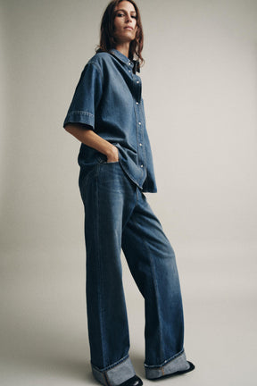 Short-sleeve denim shirt