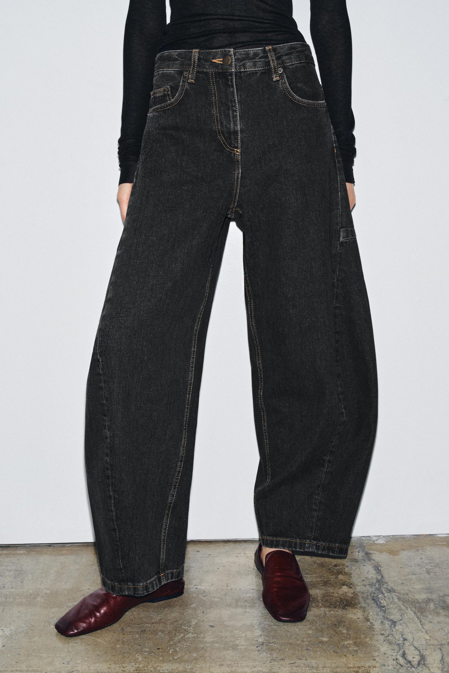 Barrel Mid-Waist Jeans