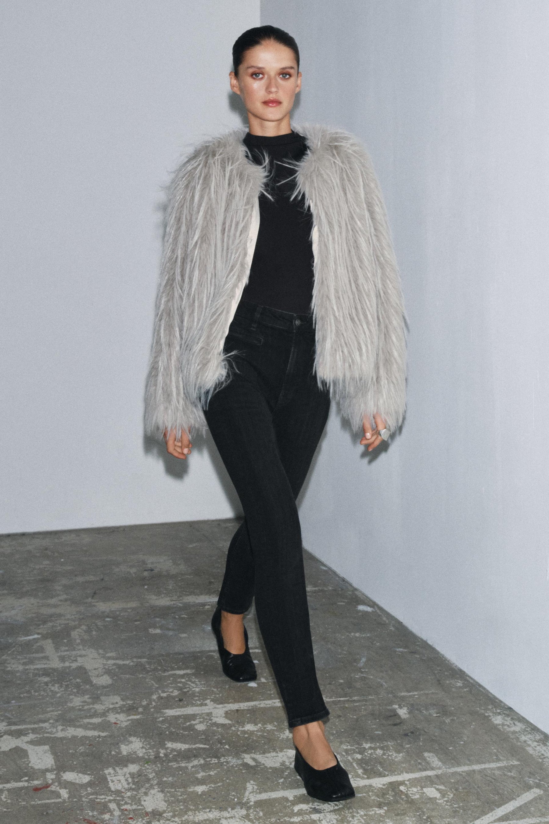 HIGH-WAIST SKINNY JEANS