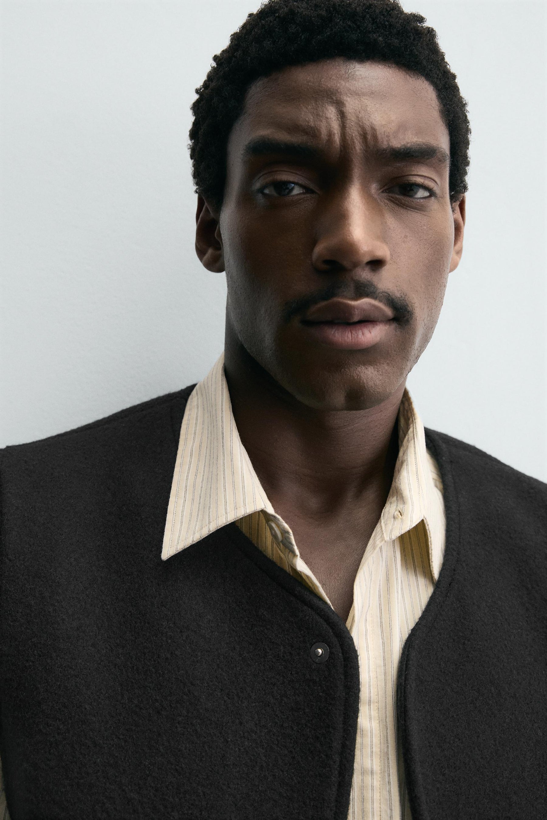 BOUCLÉ TEXTURE GILET WITH WOOL - Image 6