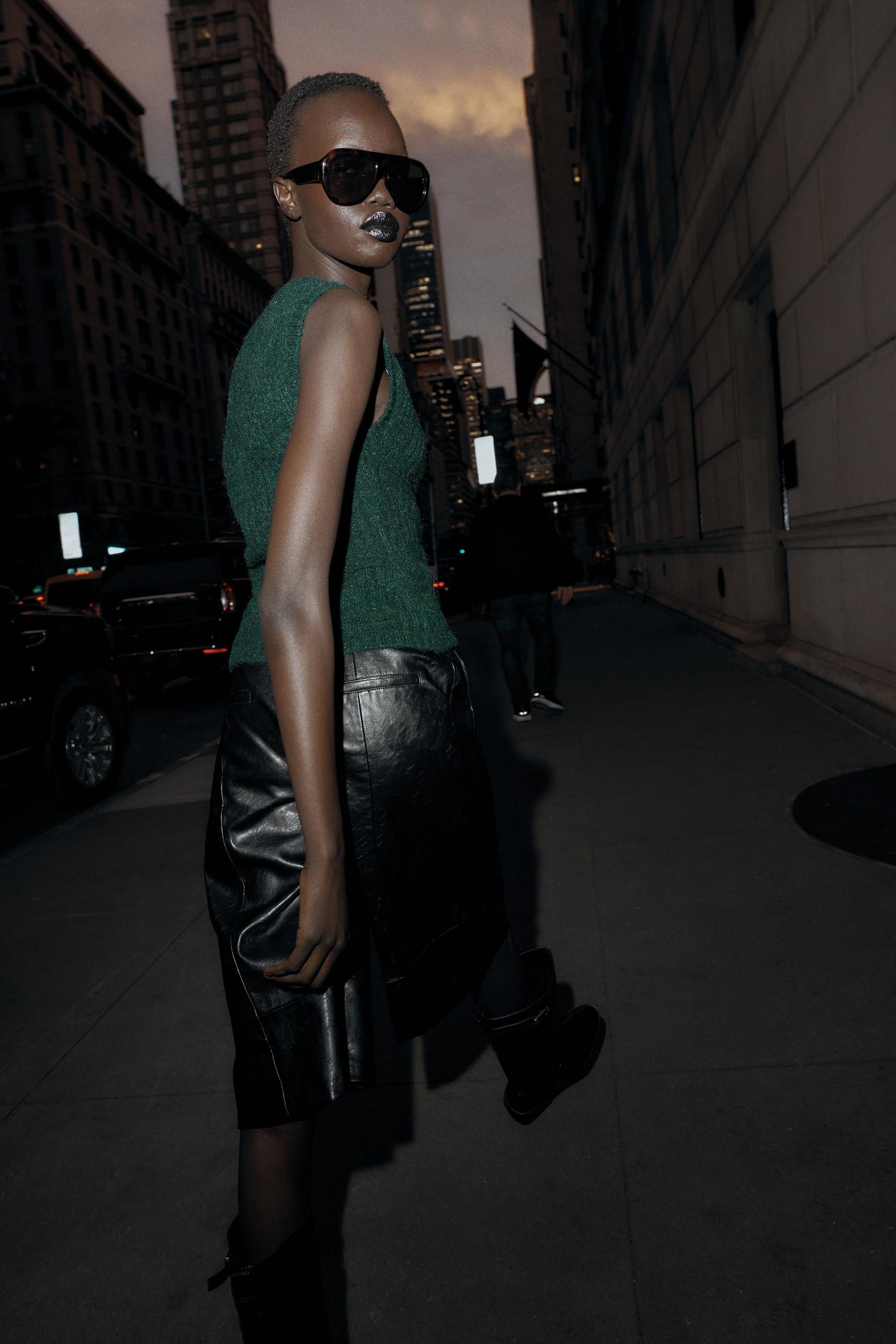 ASYMMETRIC TEXTURED KNIT JUMPER - Image 4