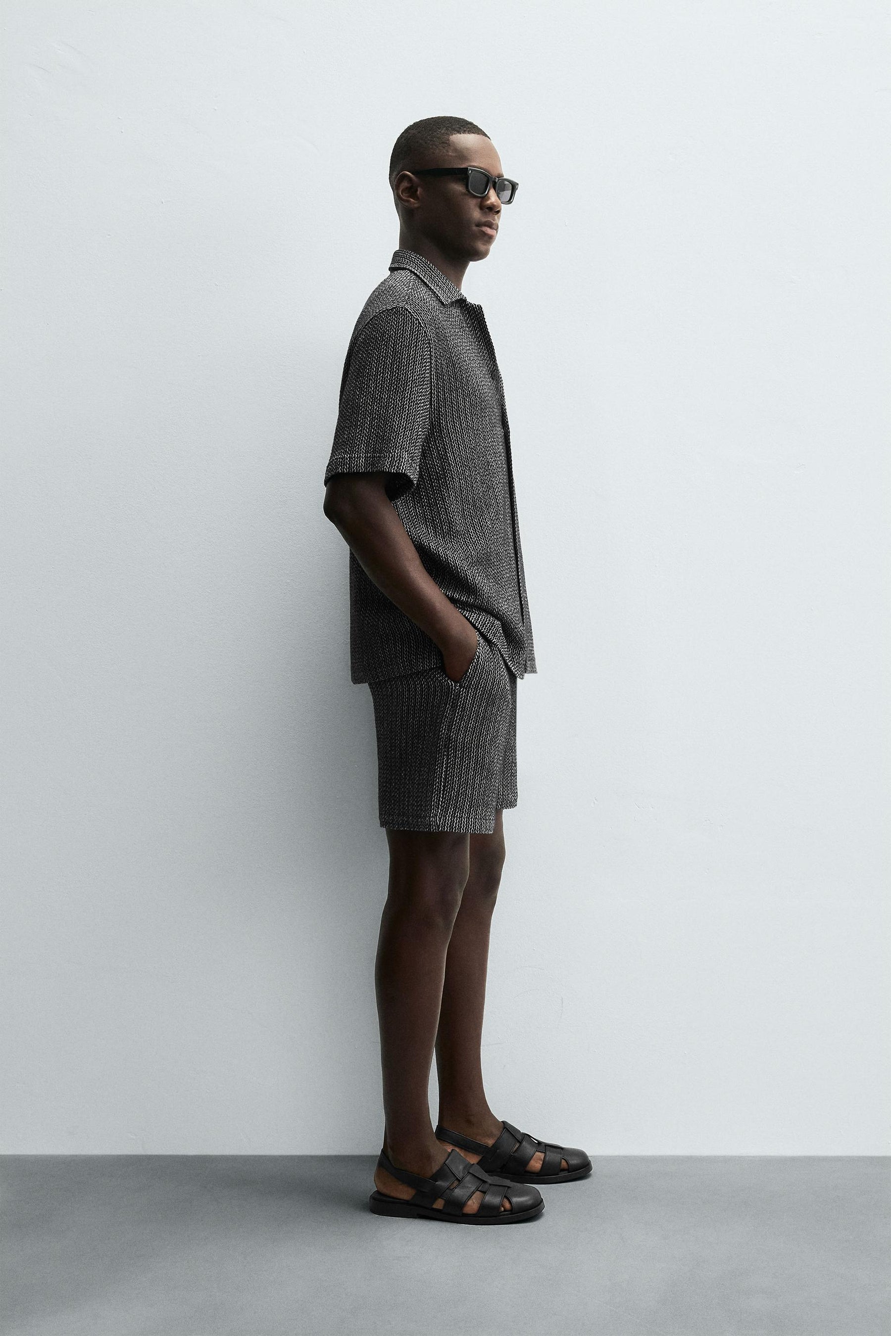 JACQUARD TEXTURED BERMUDA SHORTS - Image 4