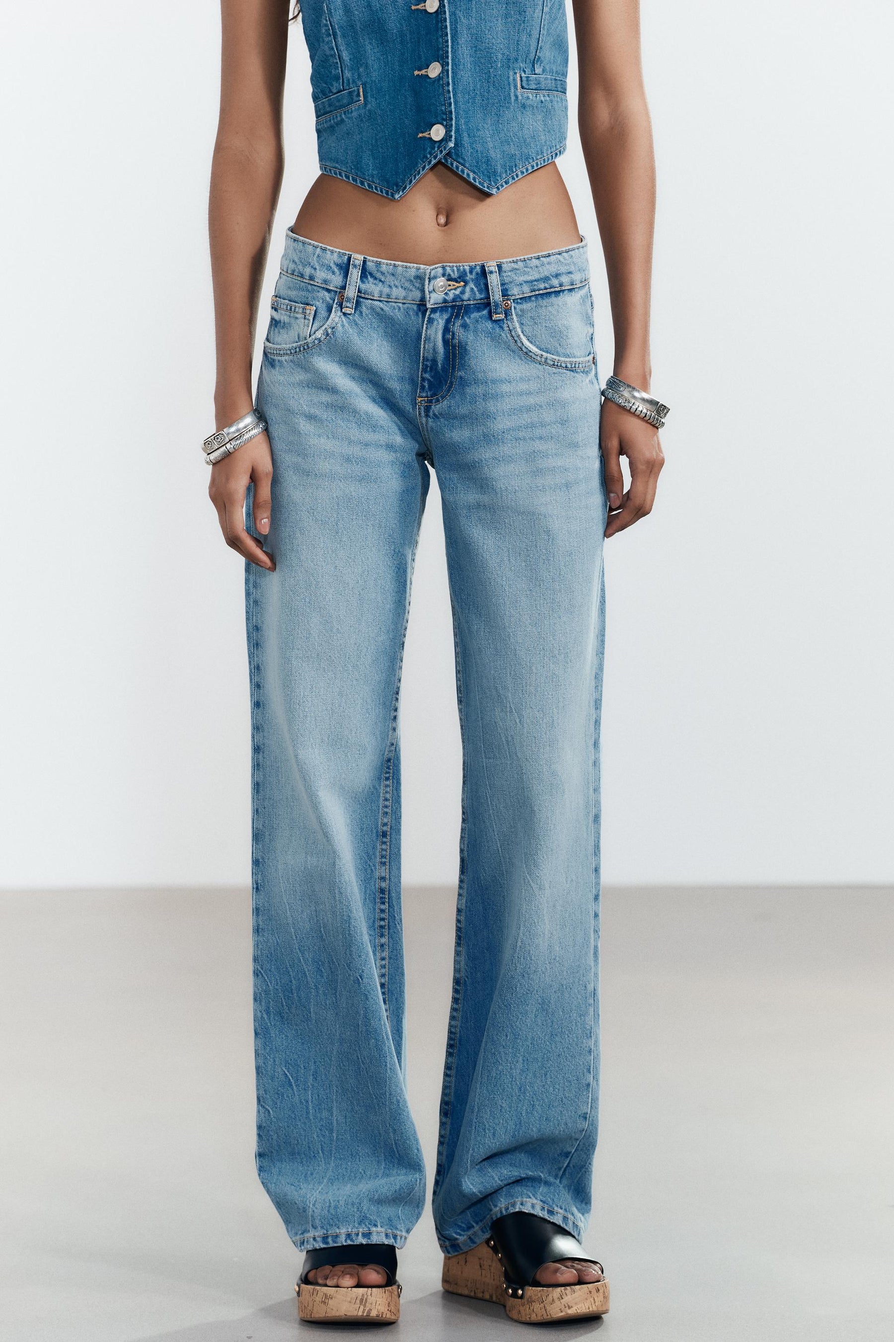 Wide-leg low-rise jeans