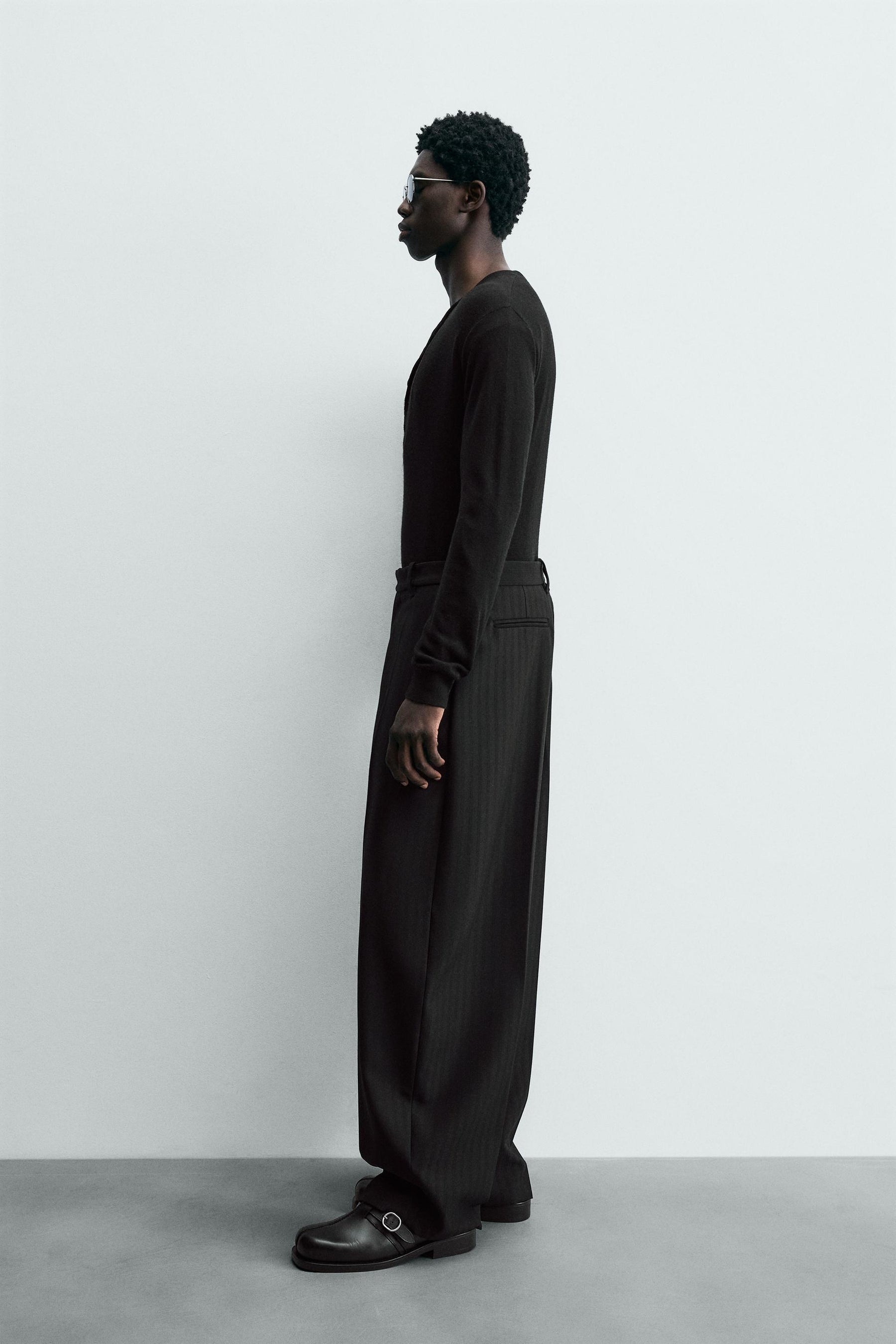 LIMITED EDITION WOOL V-NECK JUMPER - Image 4