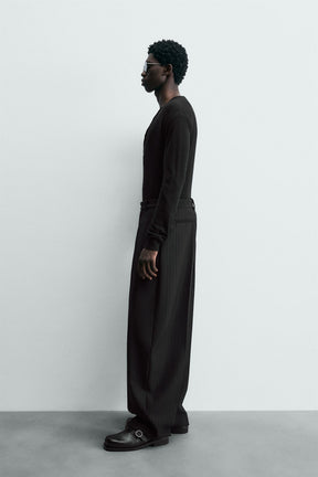 LIMITED EDITION WOOL V-NECK JUMPER - Image 4