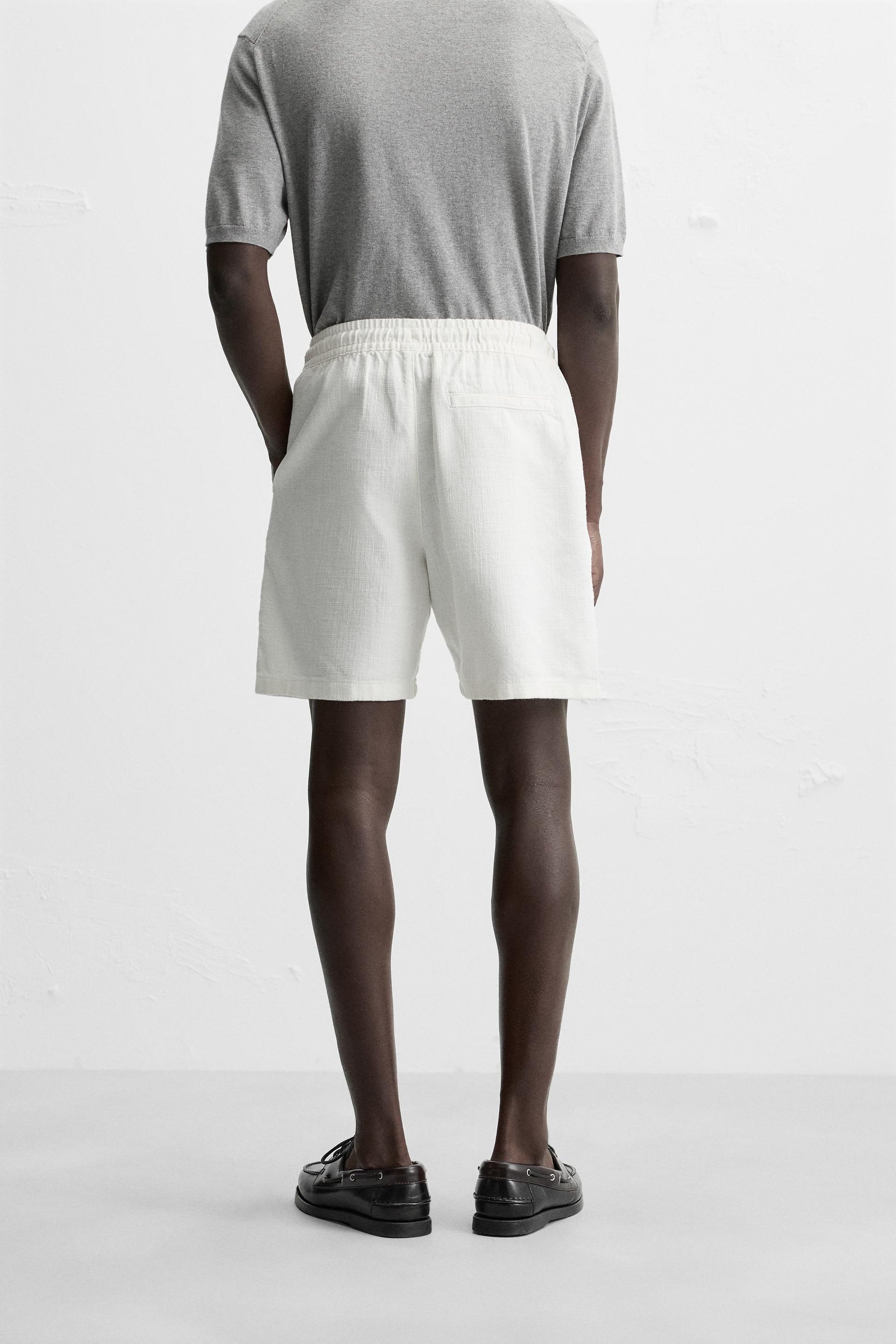 TEXTURED REGULAR FIT BERMUDA SHORTS - Image 3