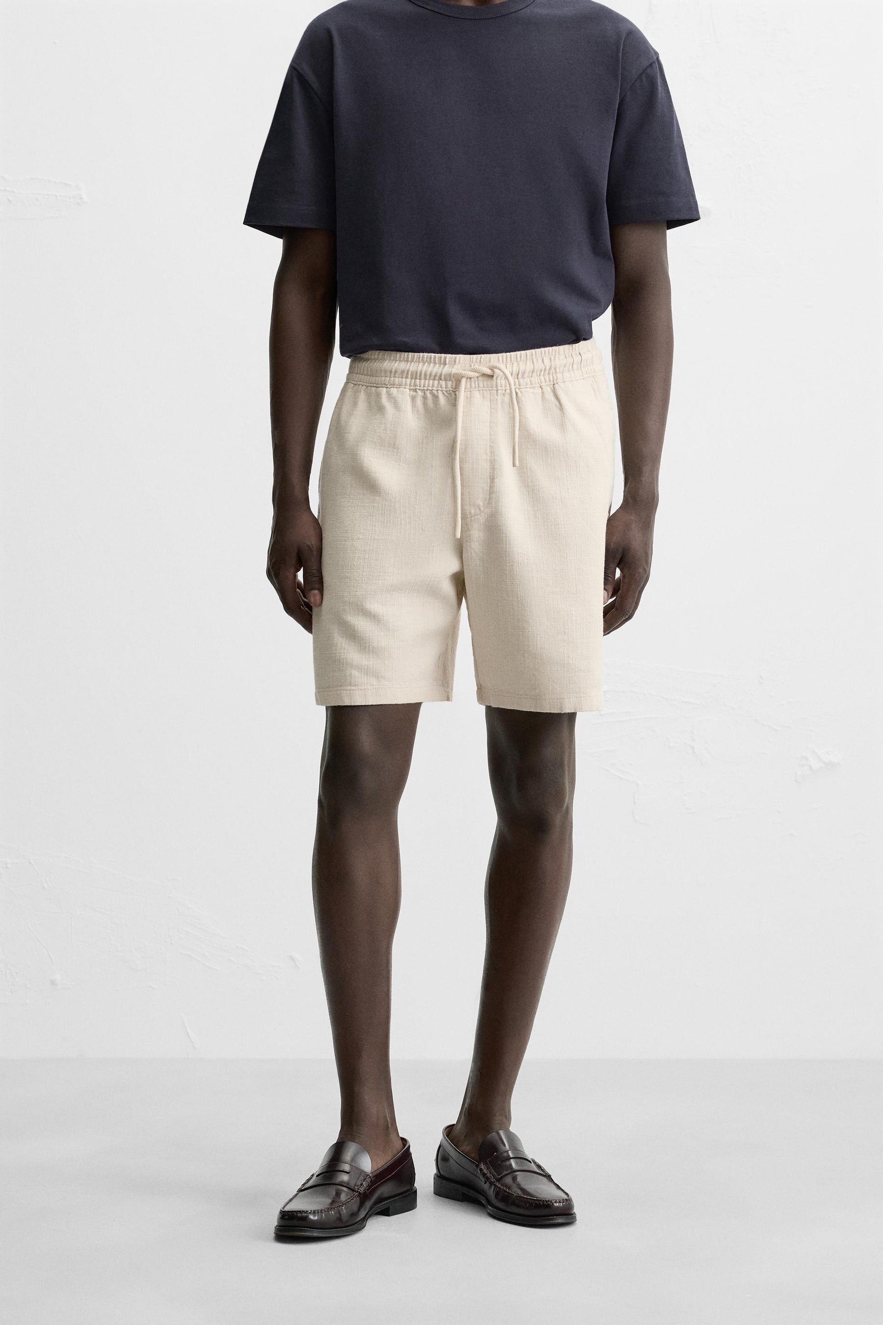 TEXTURED REGULAR FIT BERMUDA SHORTS - Image 2