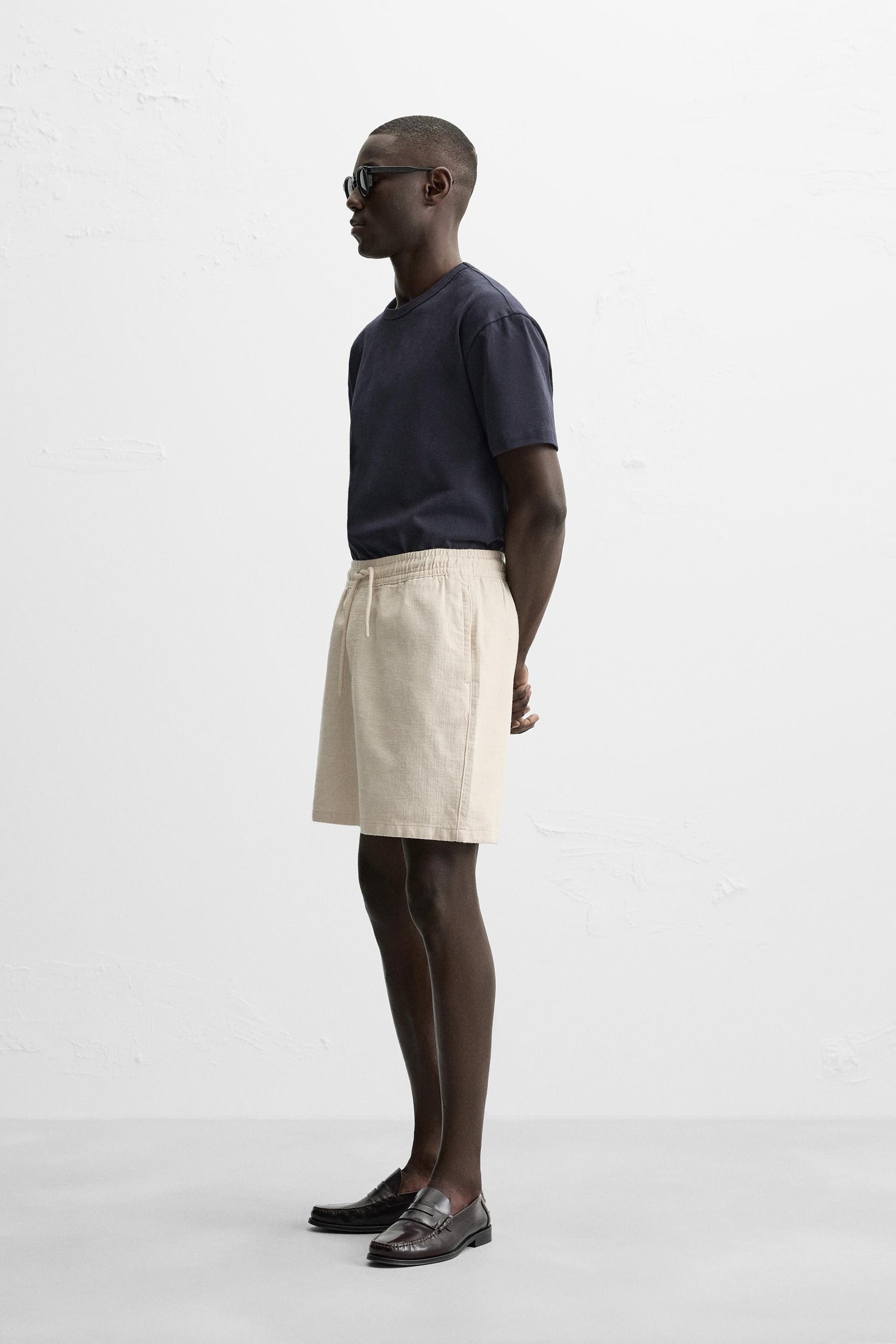 TEXTURED REGULAR FIT BERMUDA SHORTS - Image 4