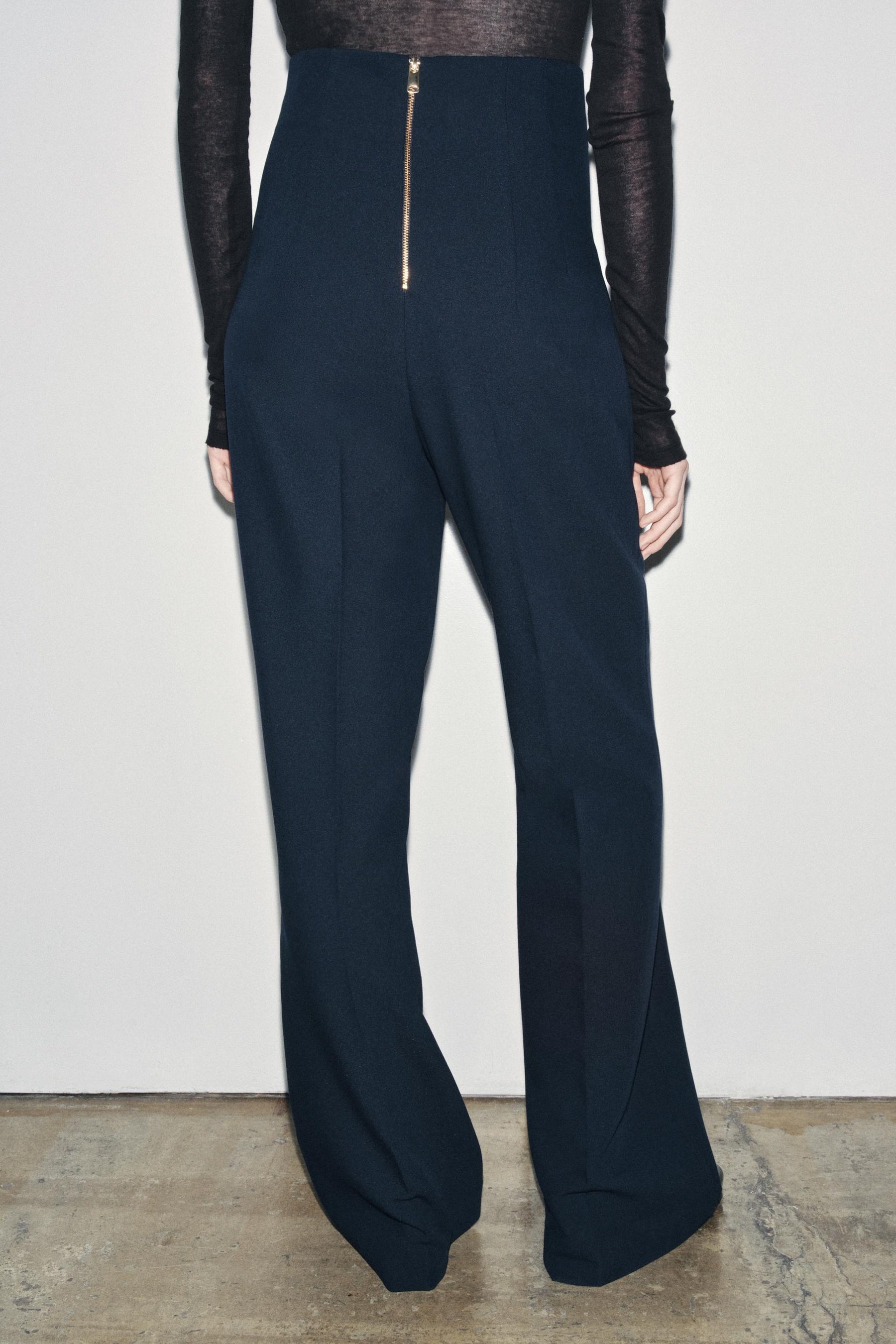 HIGH-WAIST TROUSERS WITH ZIP