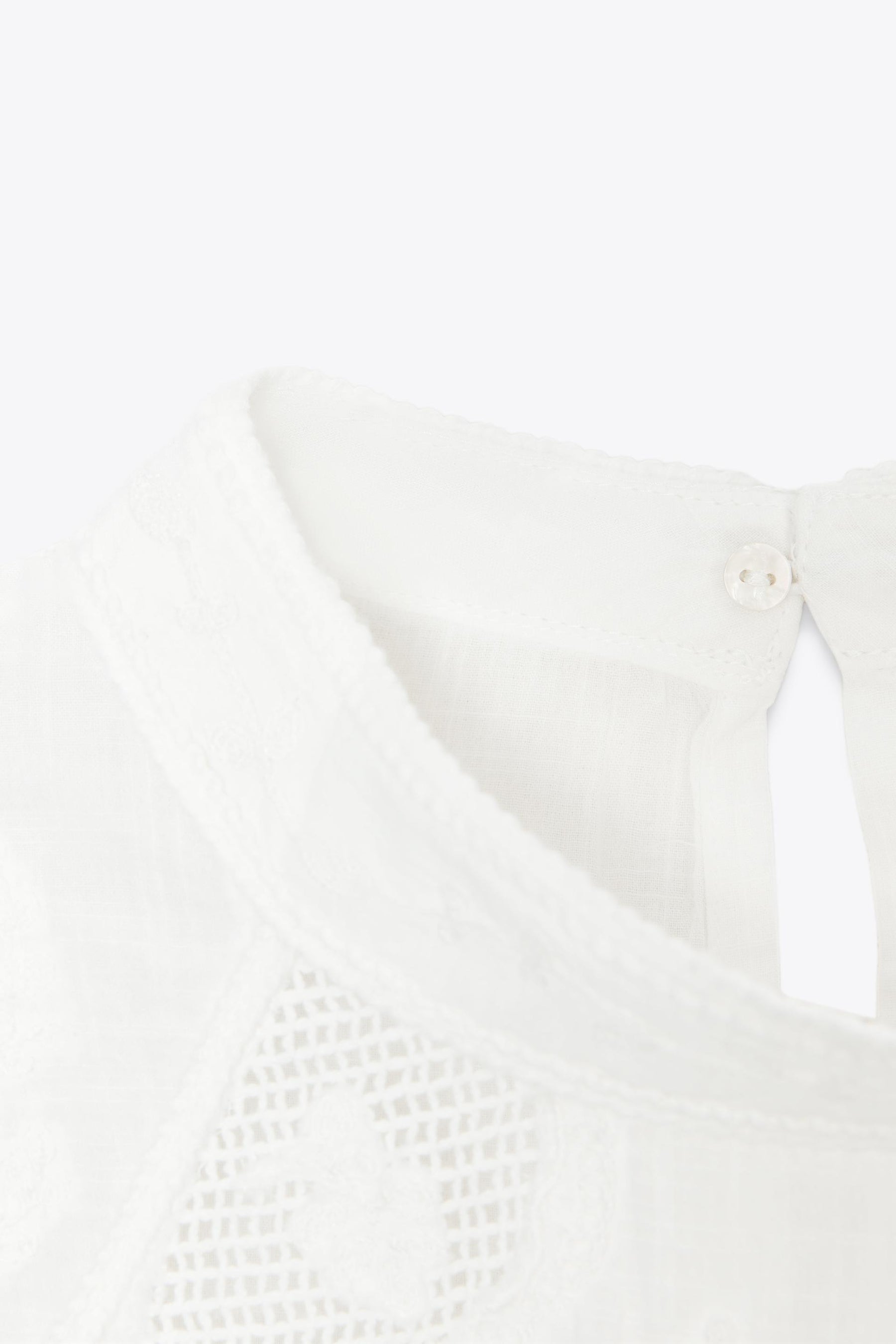 FLORAL EMBROIDERED BLOUSE