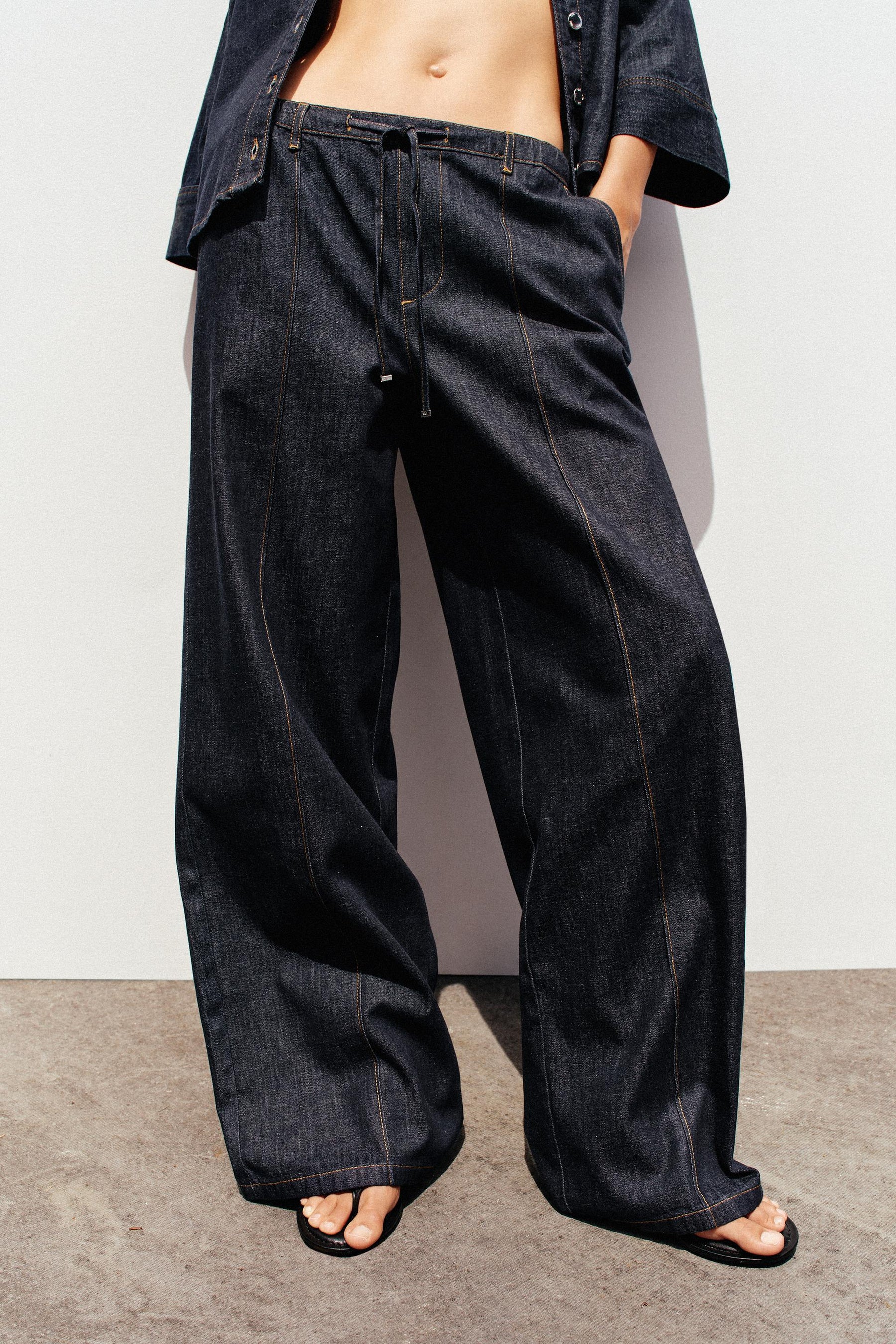 Wide-leg Jogger Jeans