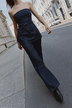High-waist wide-leg jeans