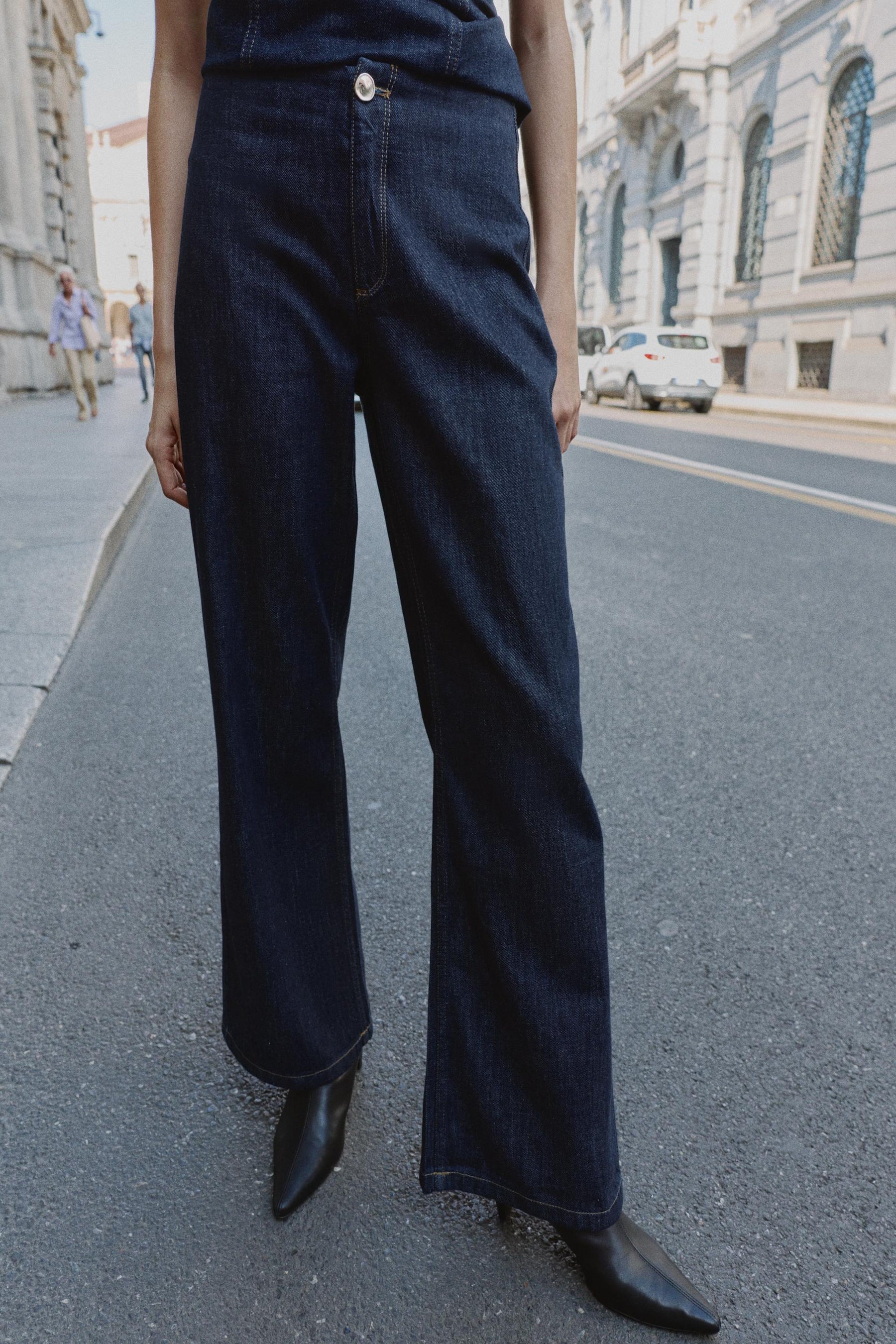 High-waist wide-leg jeans