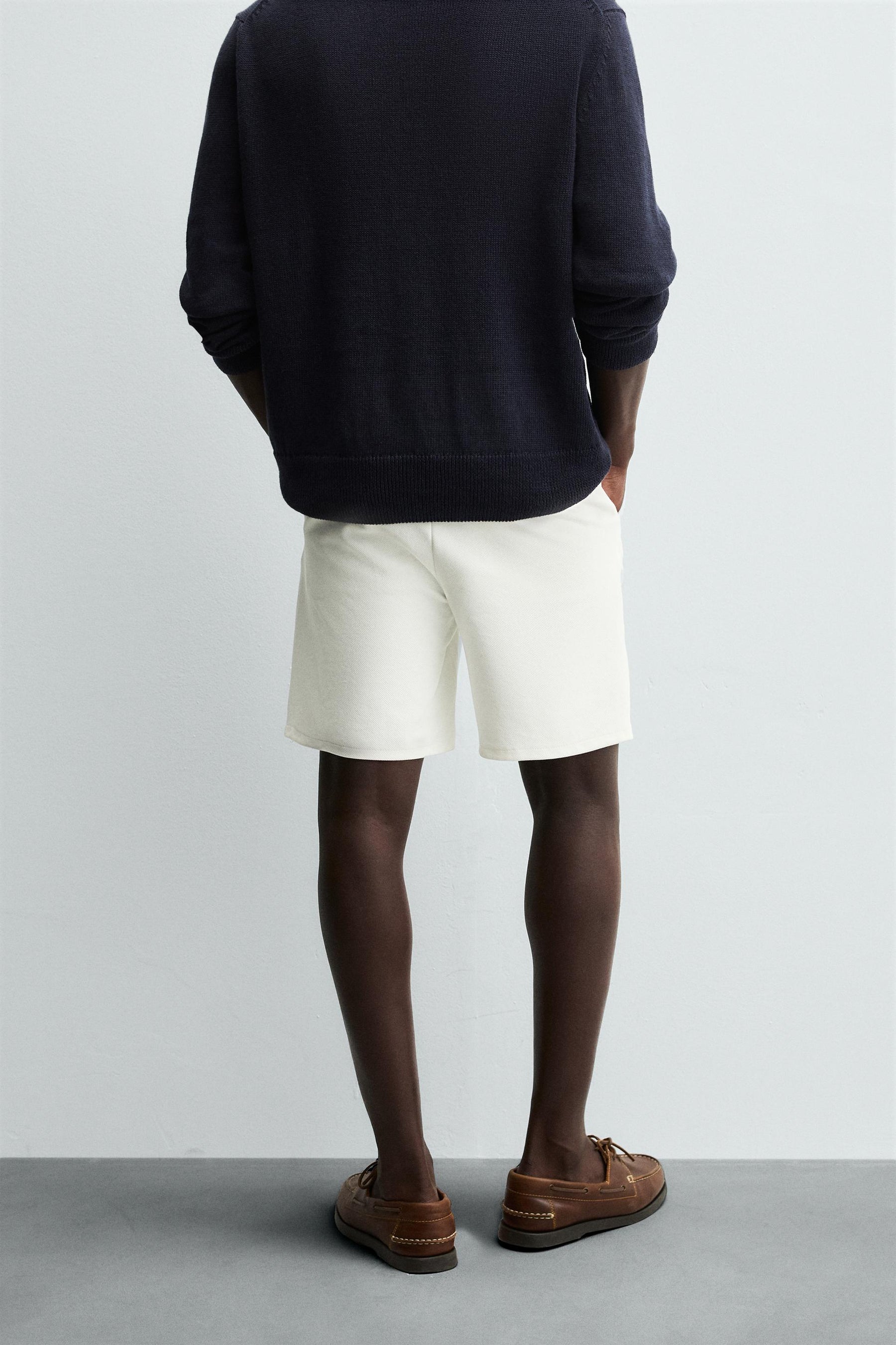 TEXTURED COMFORT BERMUDA SHORTS - Image 3