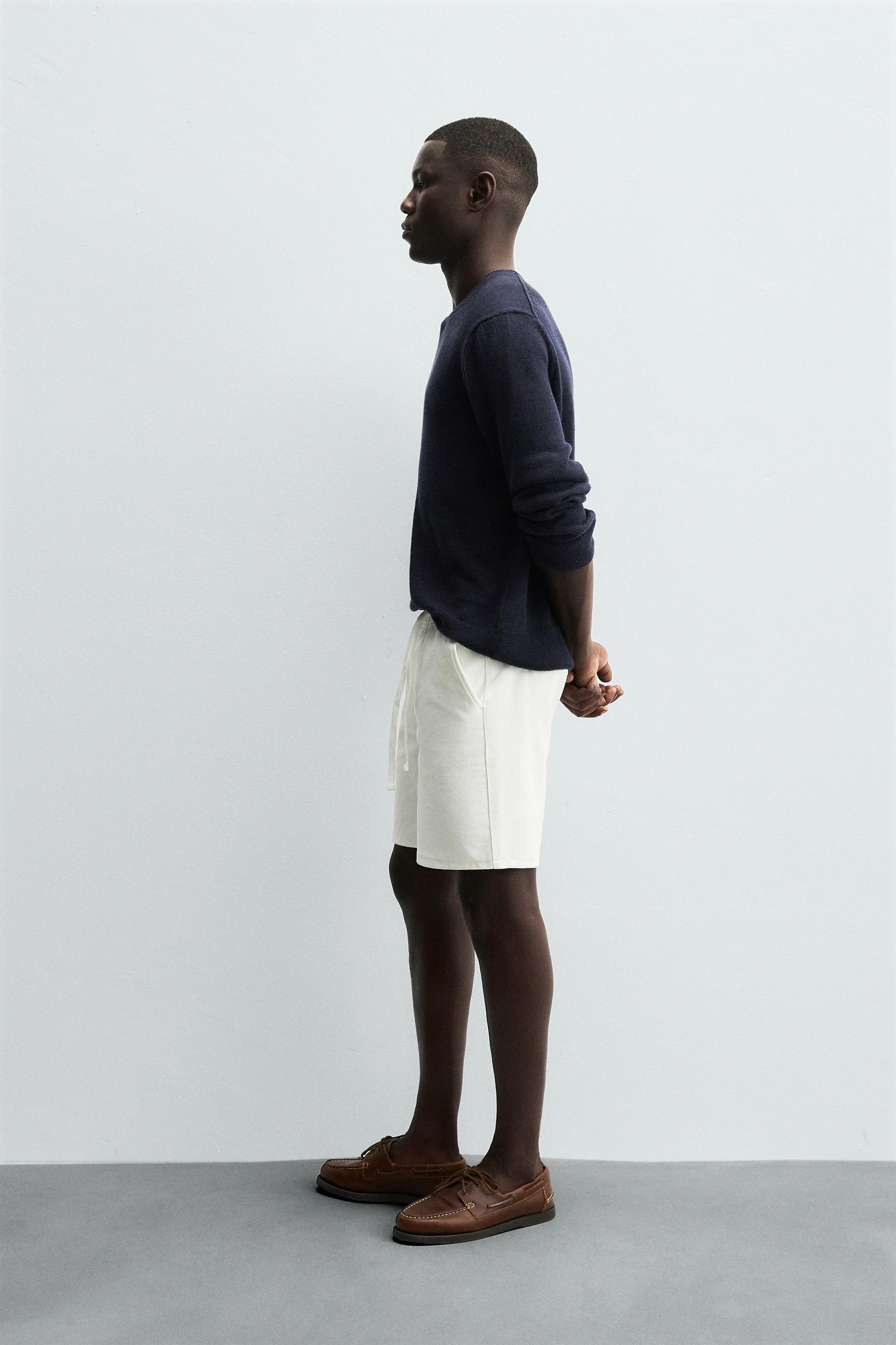 TEXTURED COMFORT BERMUDA SHORTS - Image 4