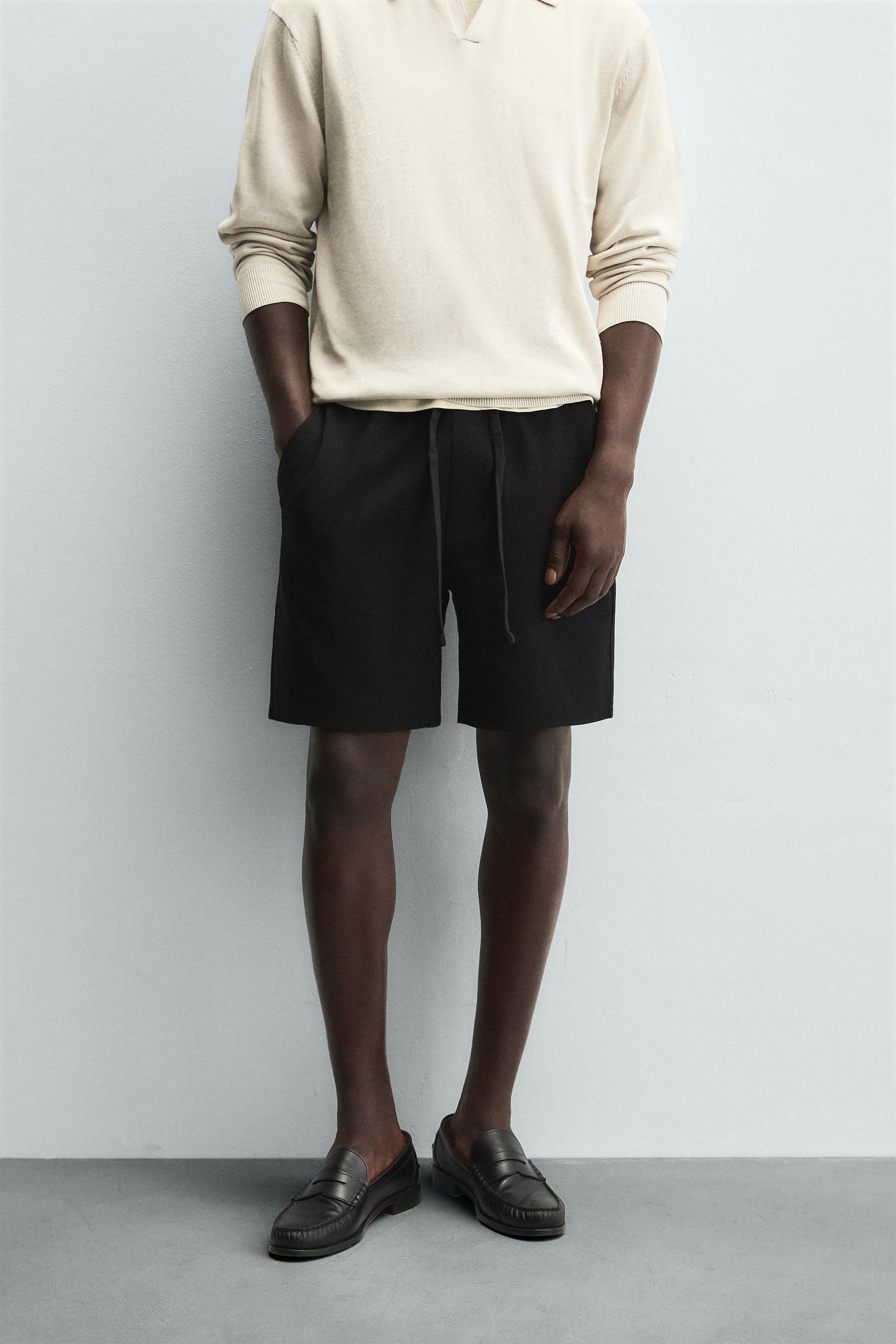 TEXTURED COMFORT BERMUDA SHORTS - Image 2