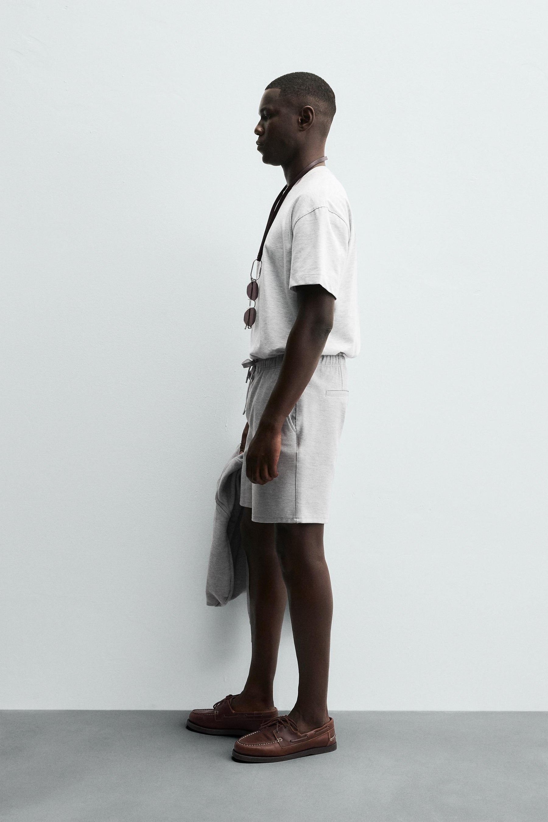 TEXTURED COMFORT BERMUDA SHORTS - Image 3