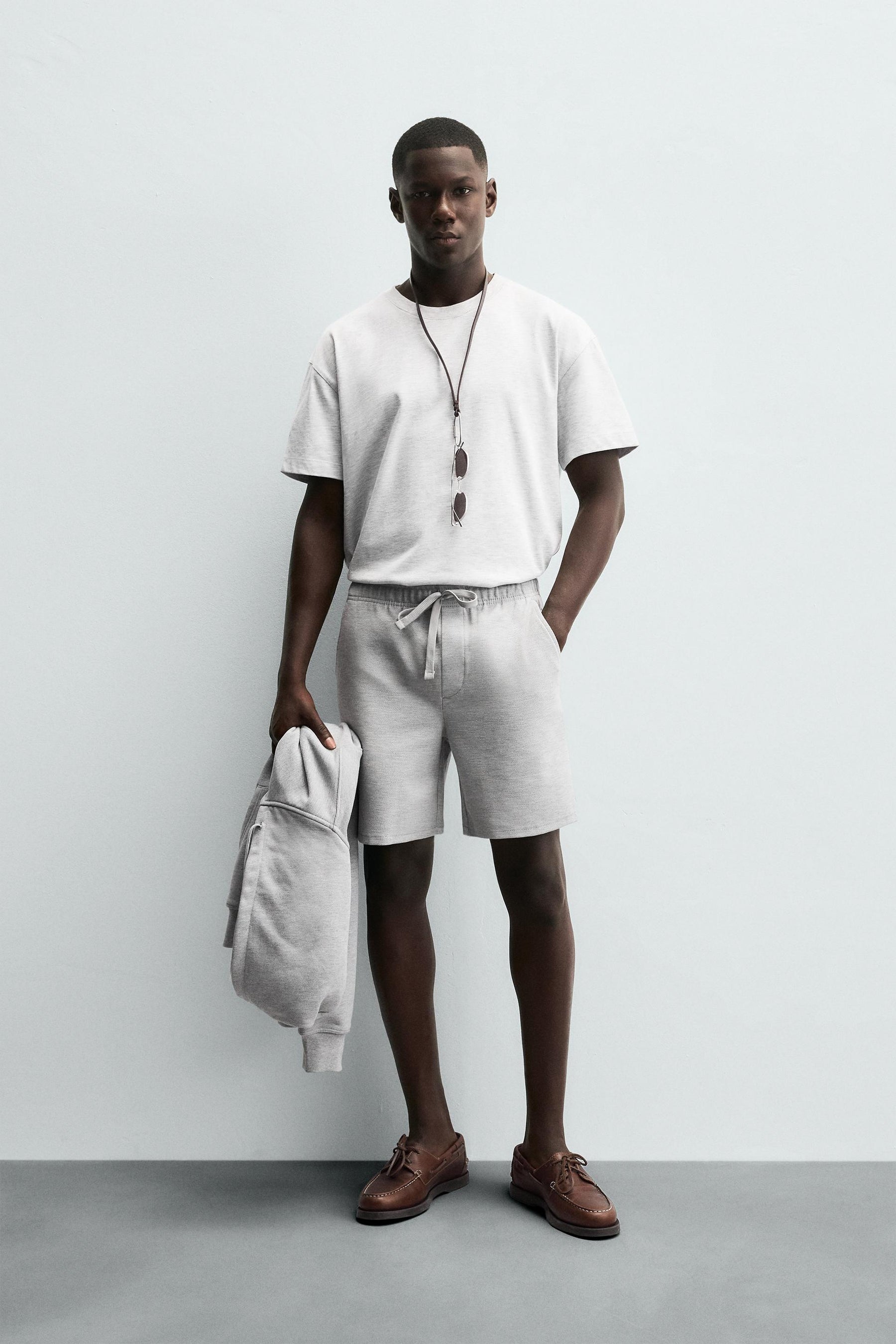 TEXTURED COMFORT BERMUDA SHORTS - Image 1