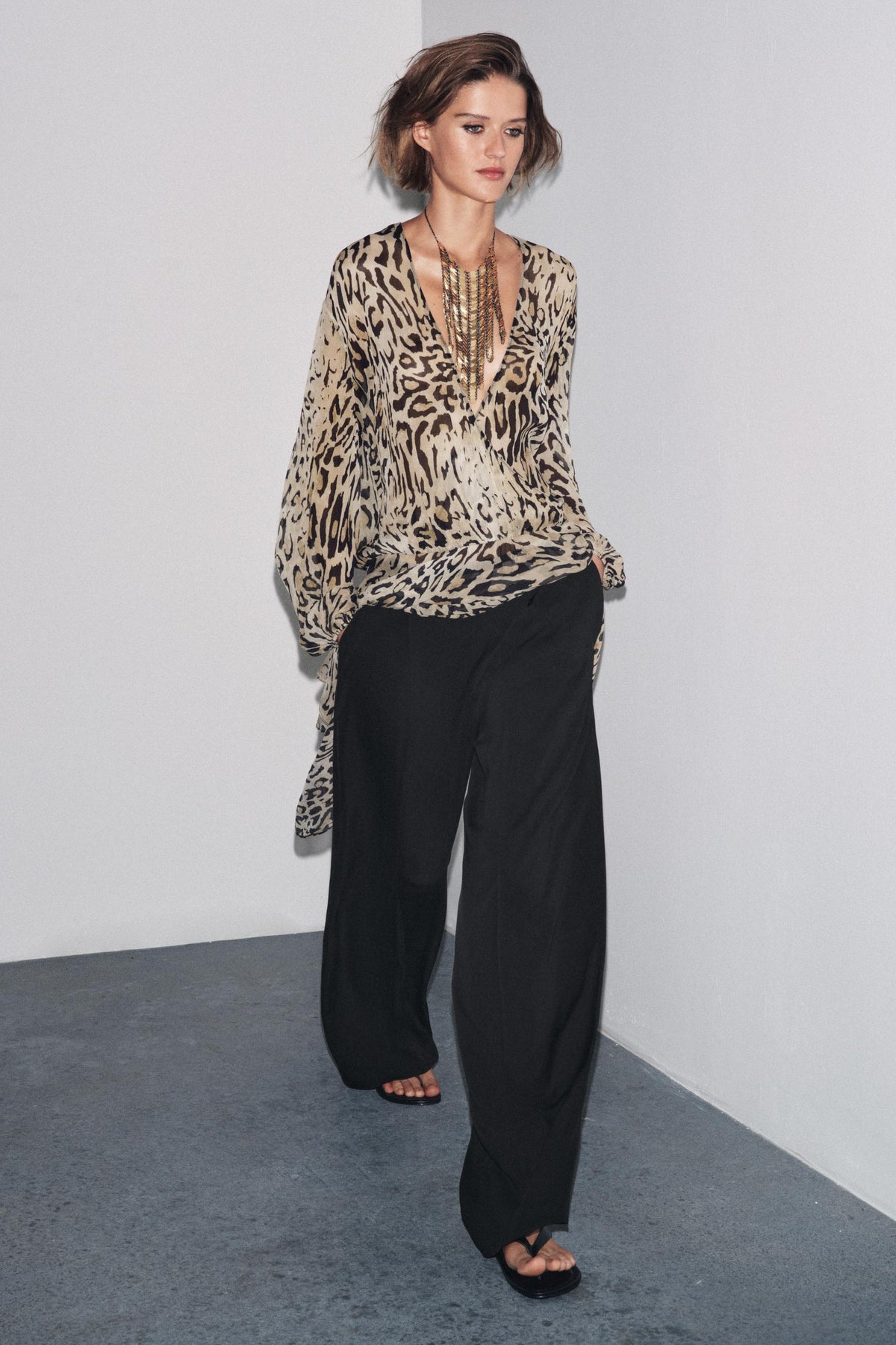 Loose-Fitting Darted Trousers