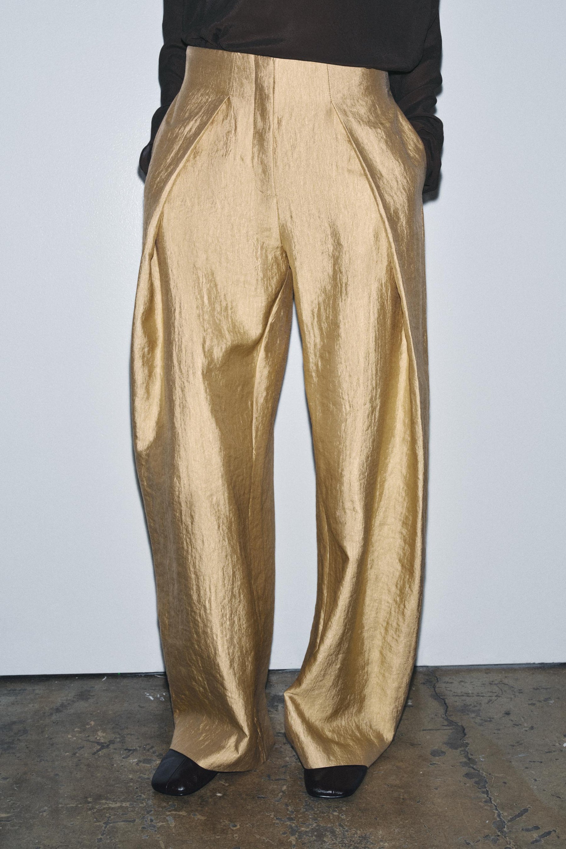 PLEATED METALLIC WIDE-LEG TROUSERS