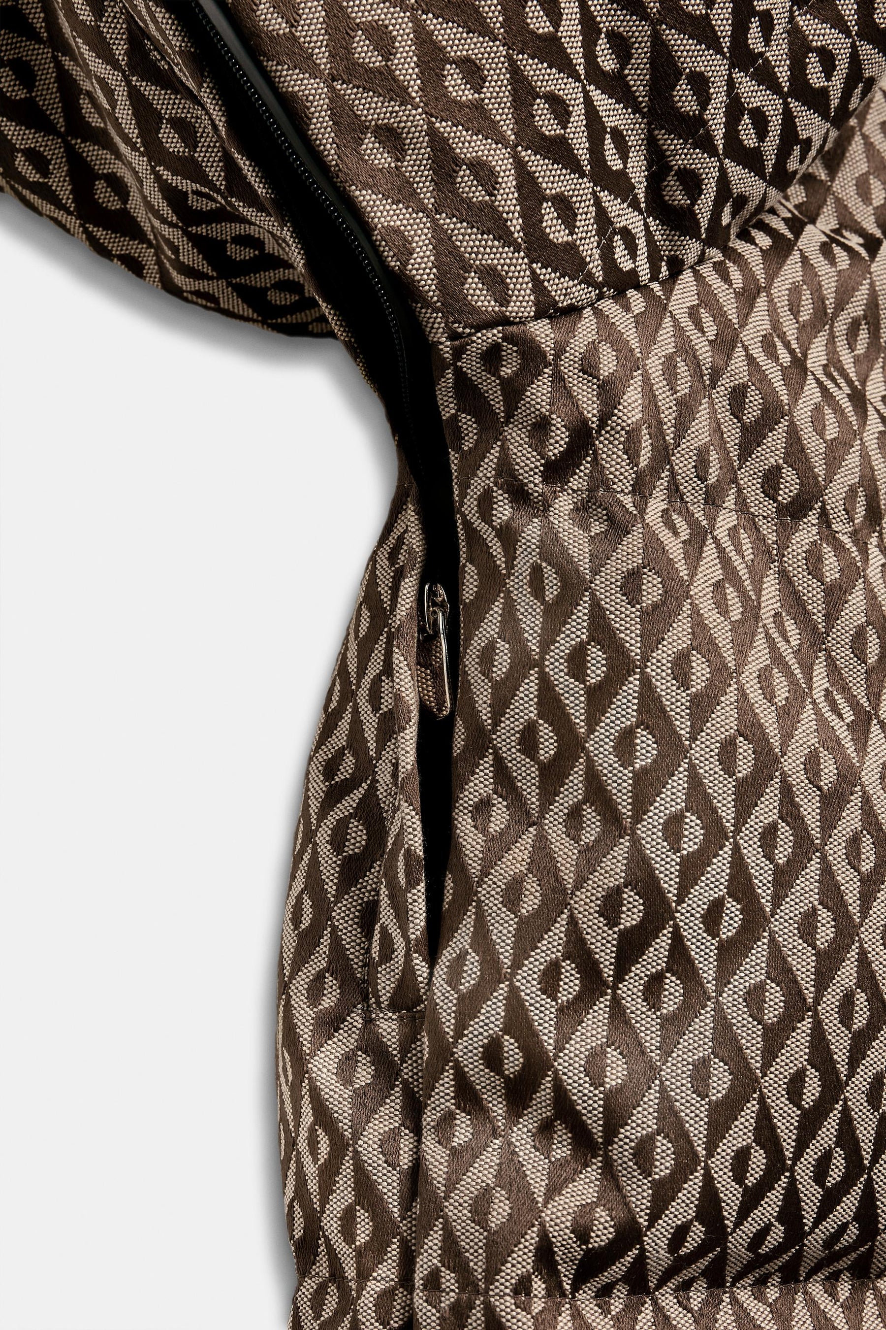 Water-resistant down jacket