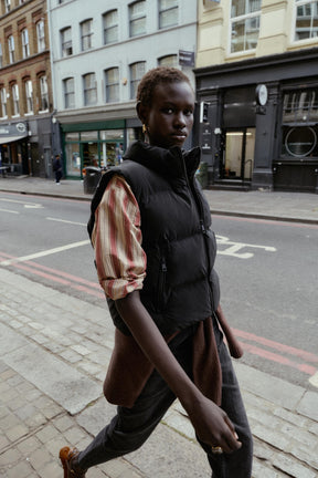 RUBBERISED PUFFER GILET - Image 4