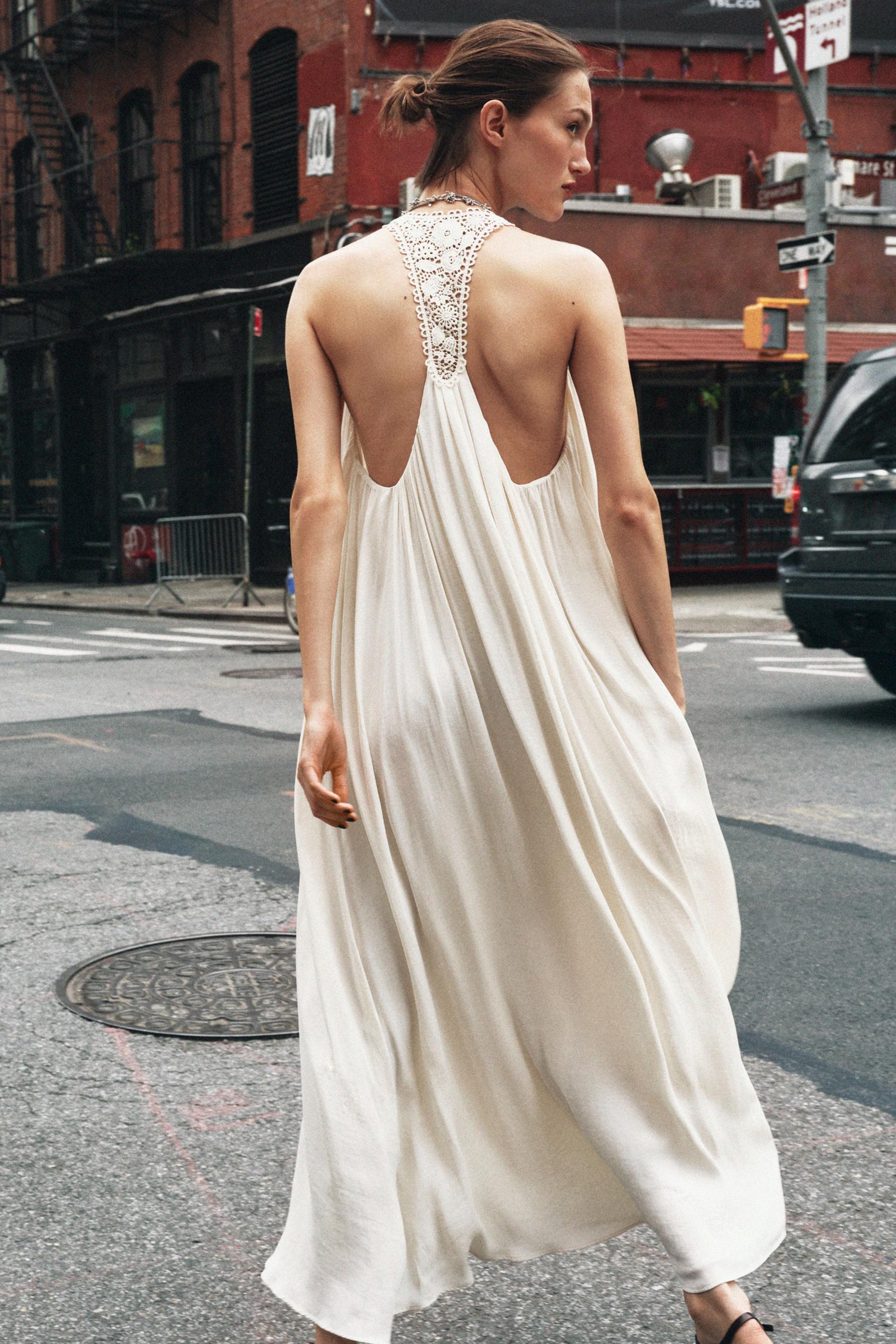 FLOWING DRESS WITH CONTRAST BACK - Image 4