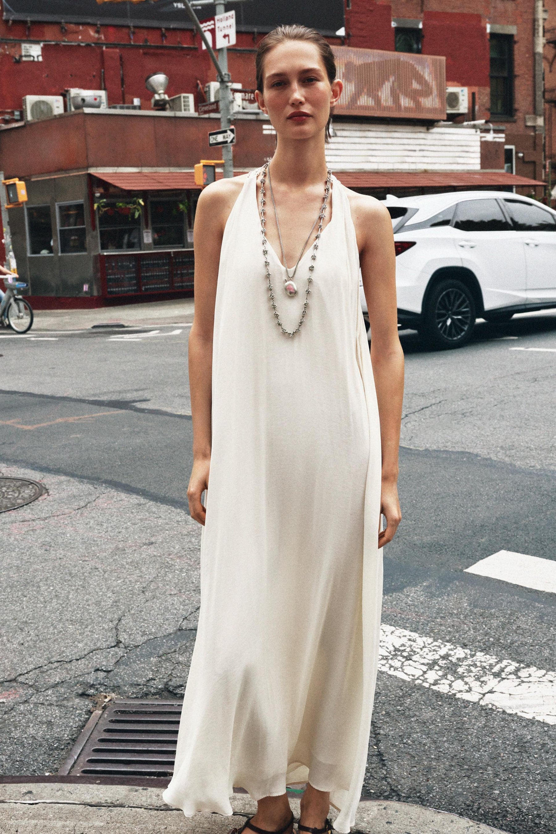 FLOWING DRESS WITH CONTRAST BACK - Image 1