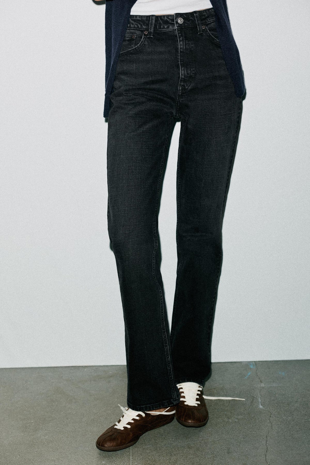 HIGH-WAIST STRAIGHT JEANS