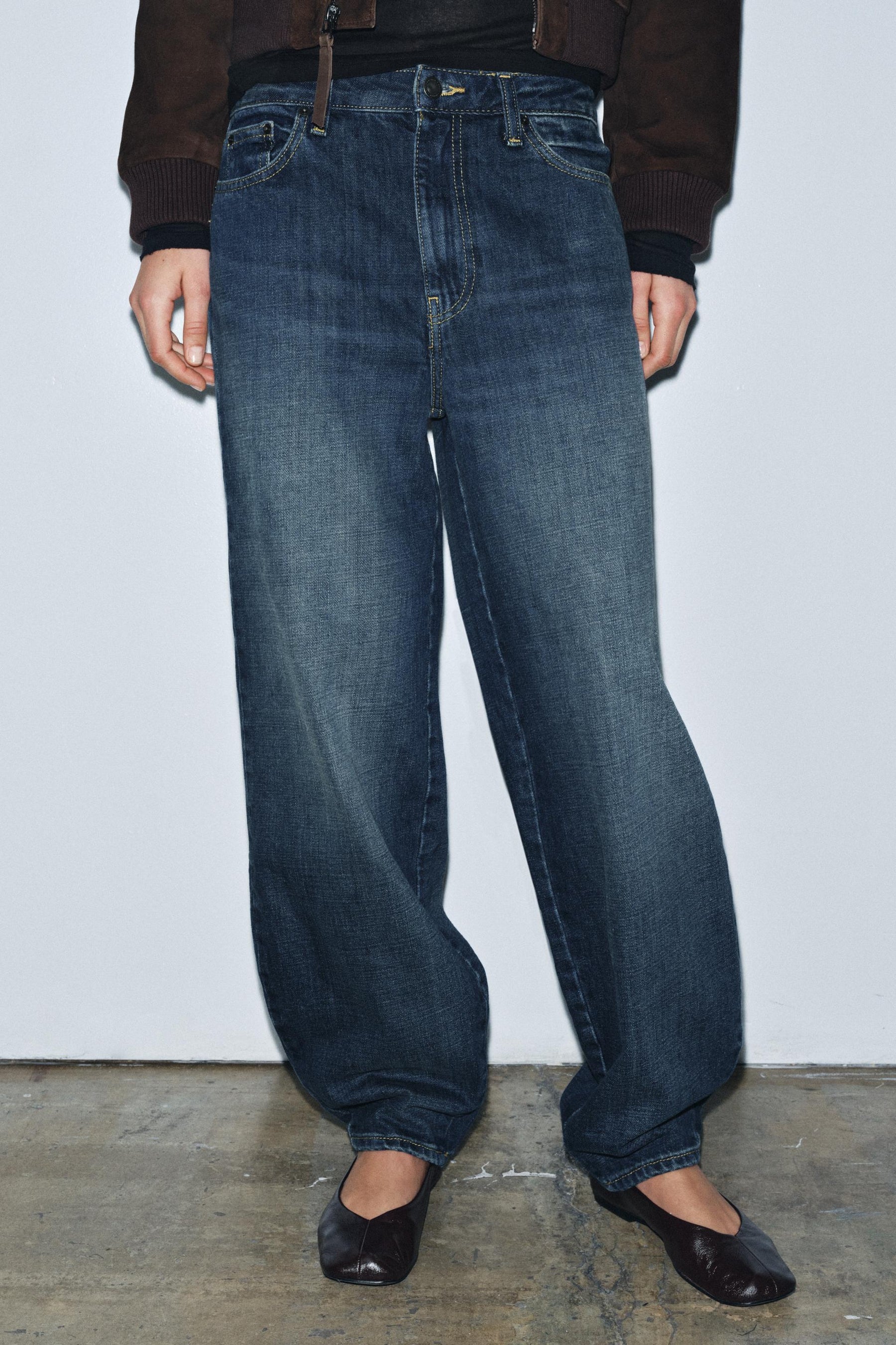 Mid-waist barrel jeans