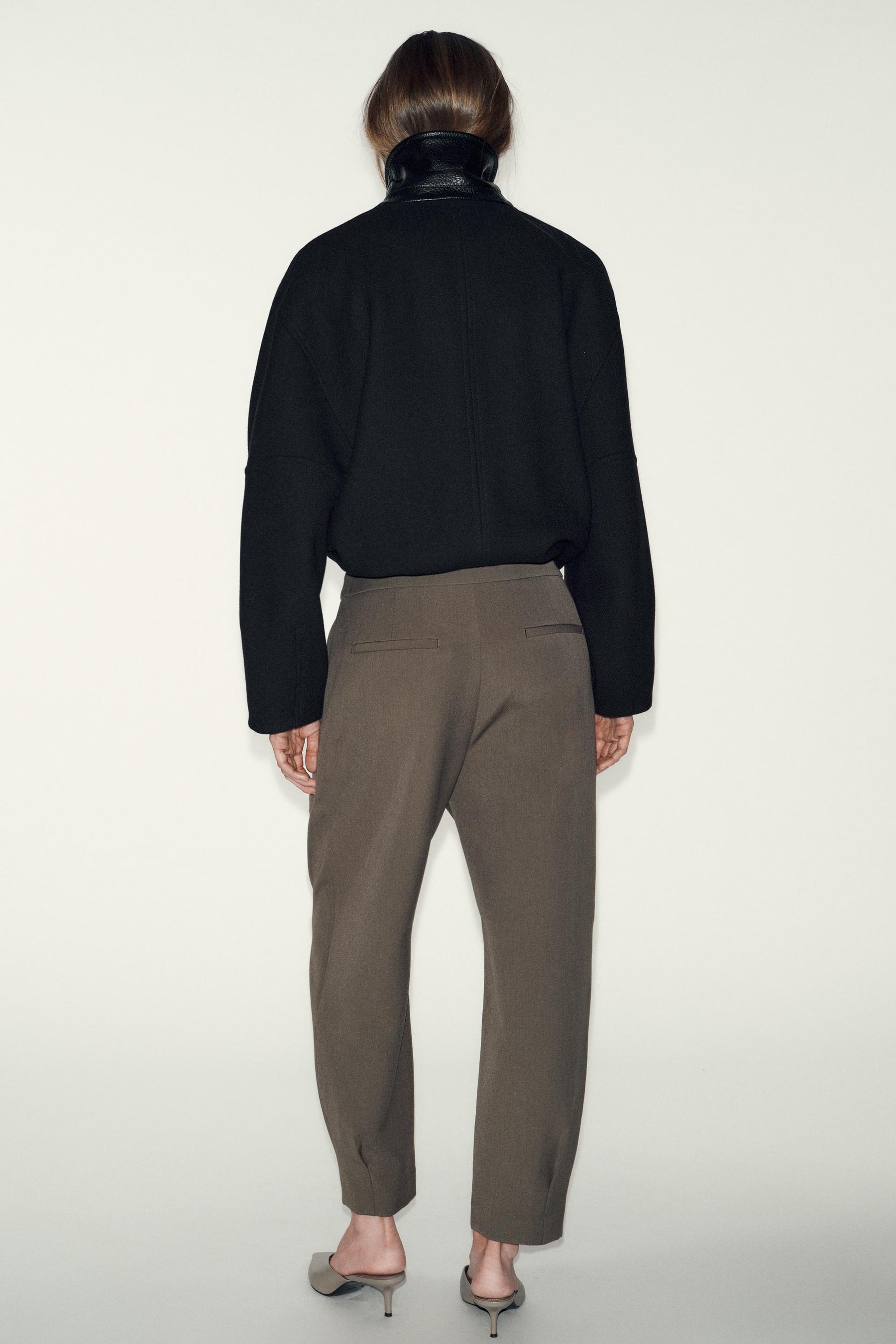 PLEATED CARROT TROUSERS