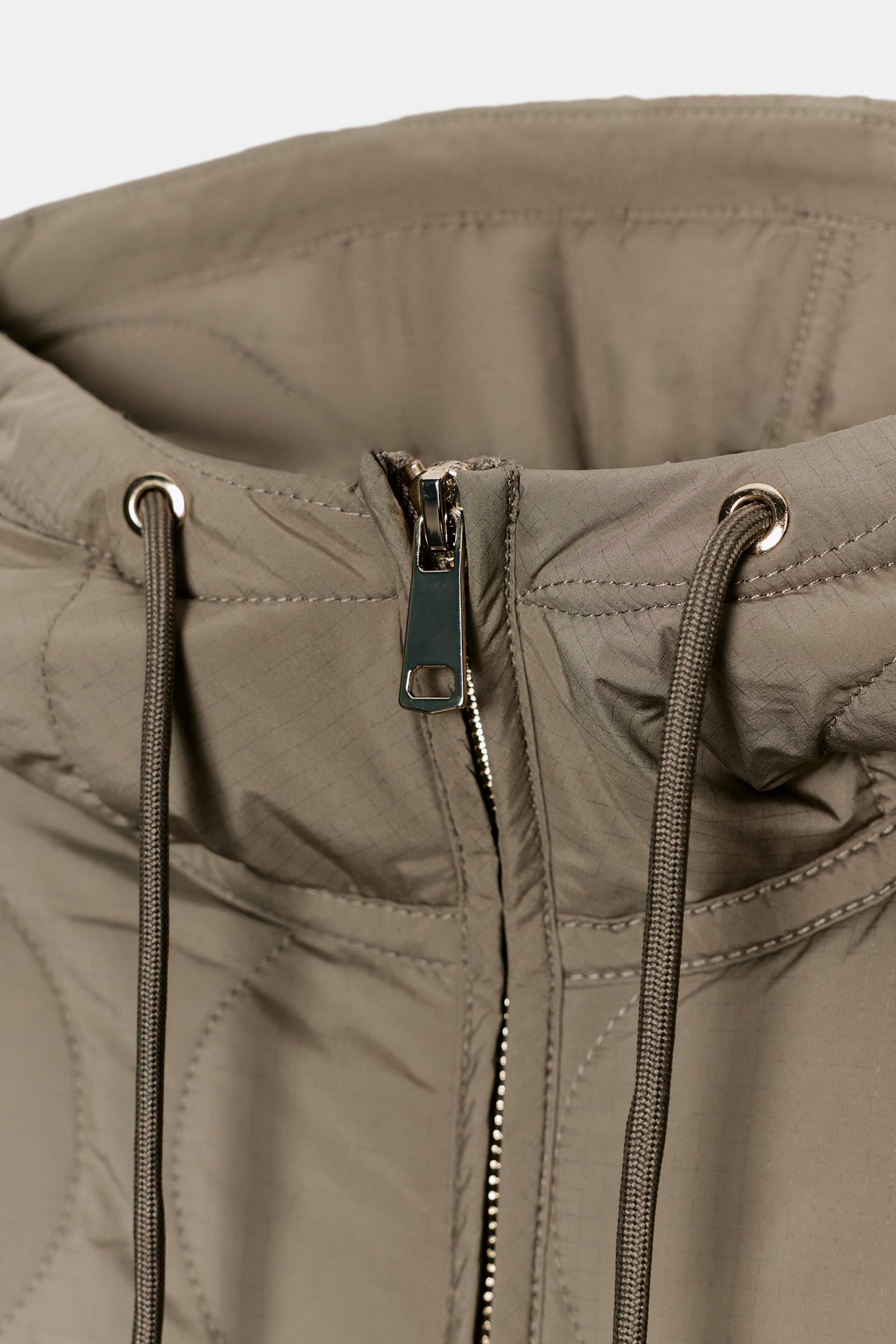 Quilted water-repellent hooded jacket