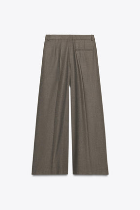 Wide-leg pleated trousers