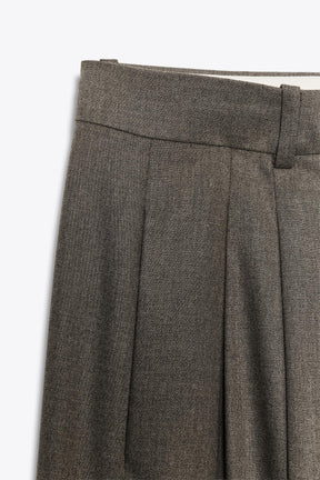 Wide-leg pleated trousers