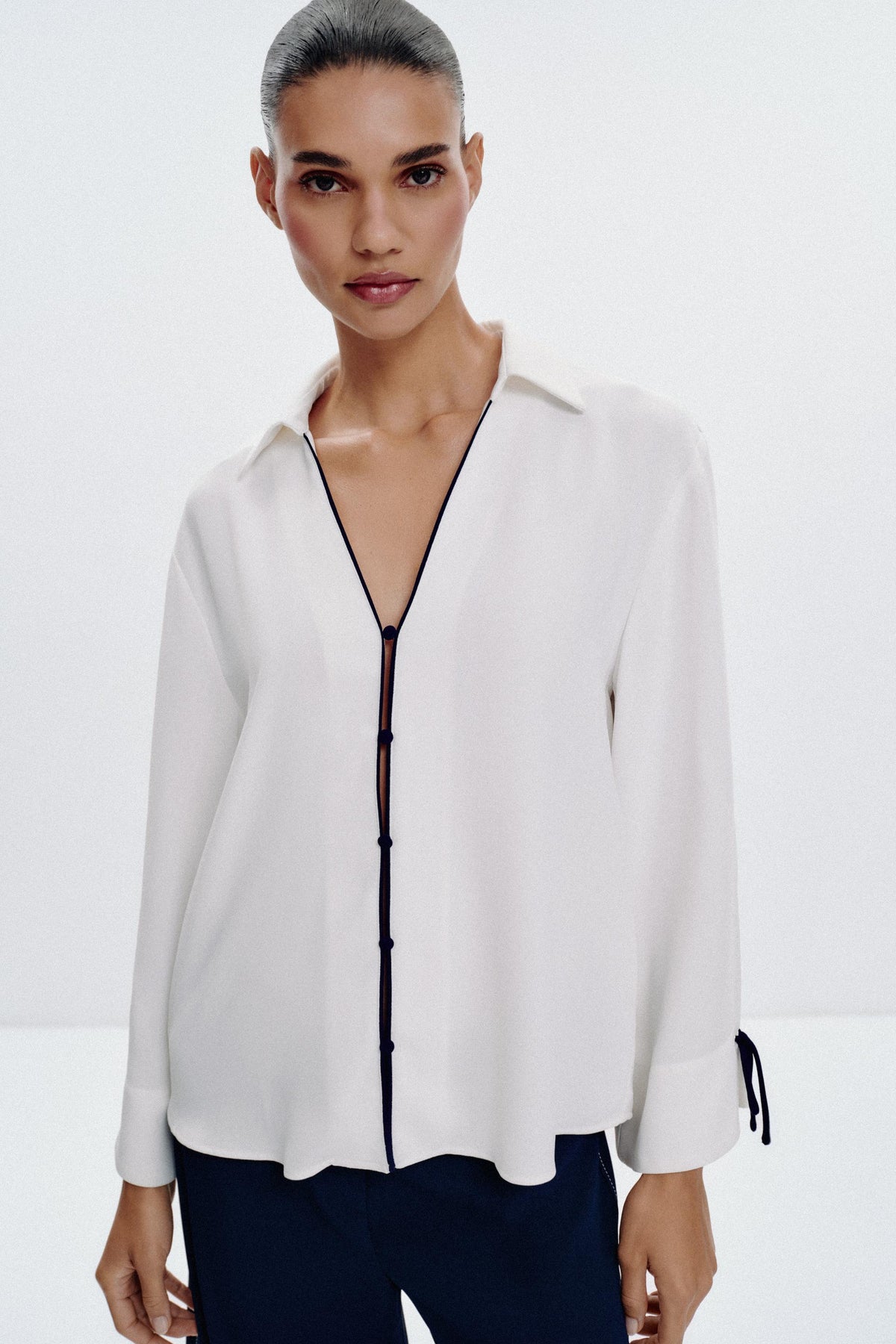 Shirt with contrast trims