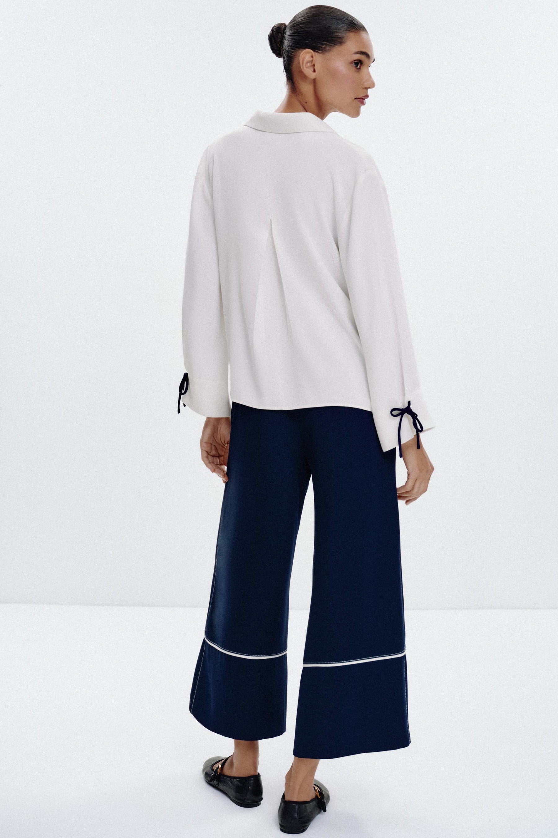 Shirt with contrast trims